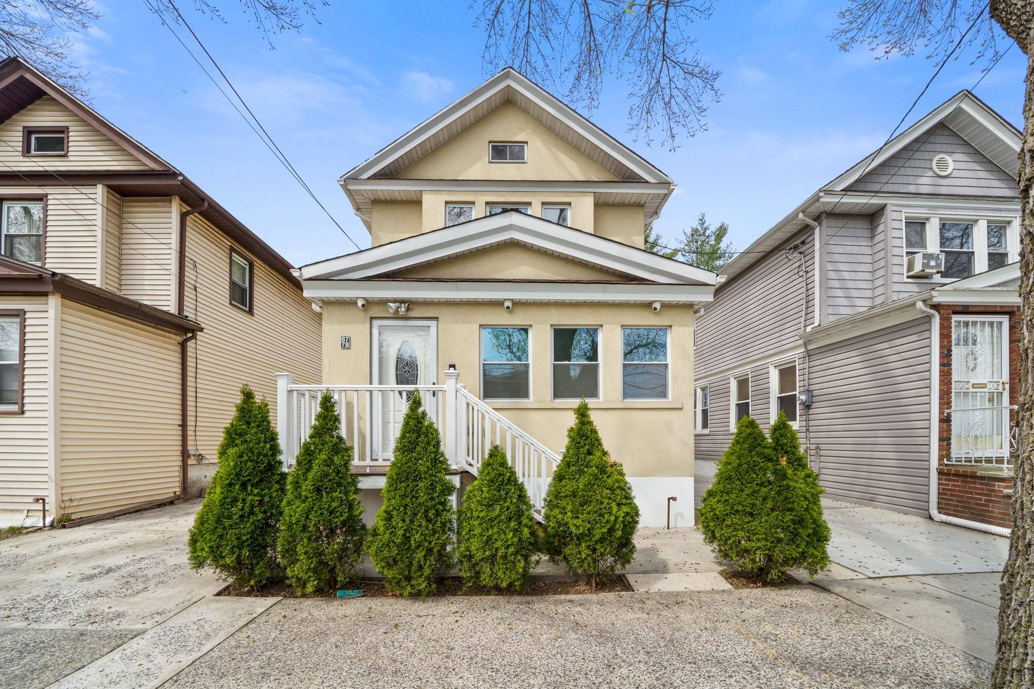 Floral Park, NY 11001,87-78 256th ST