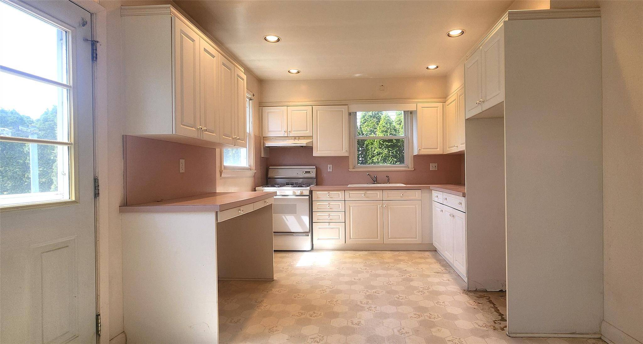 Port Chester, NY 10573,101 Shelley AVE