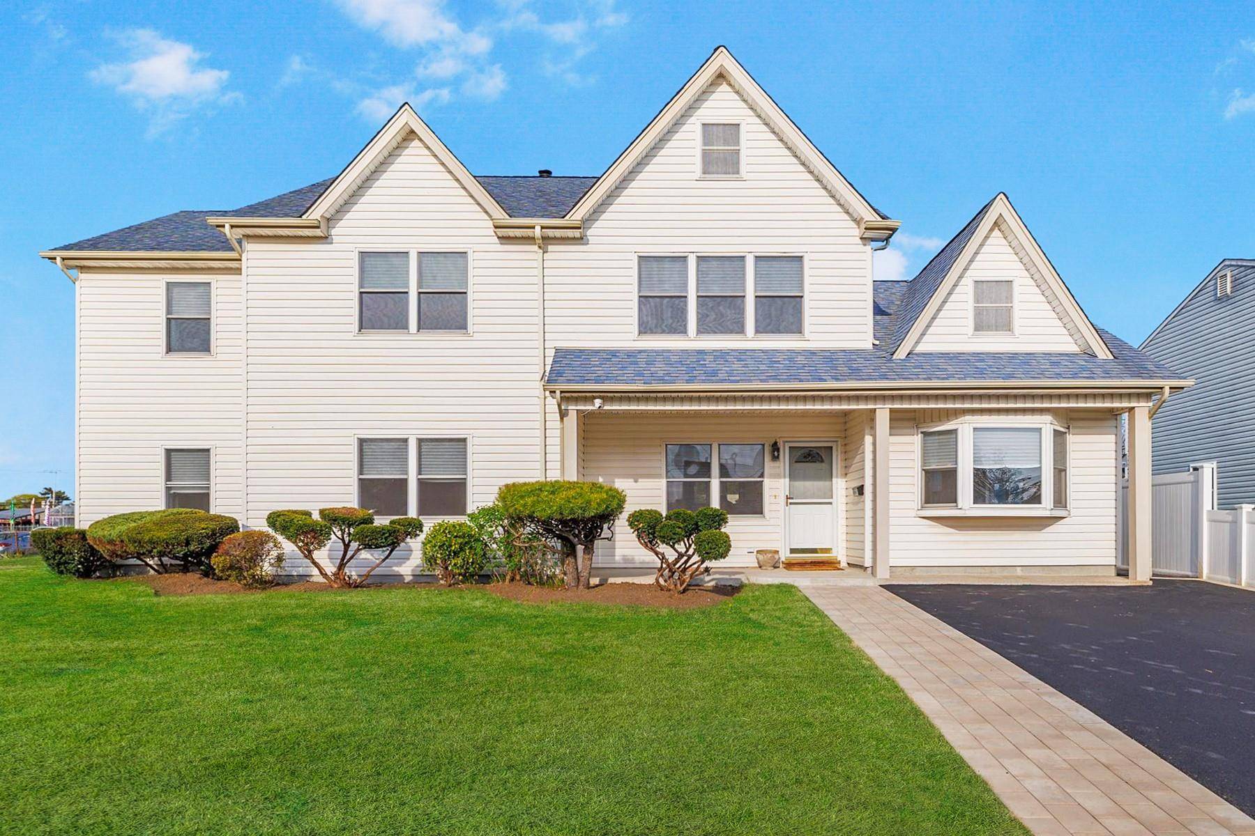 Bethpage, NY 11714,4203 Harriet RD