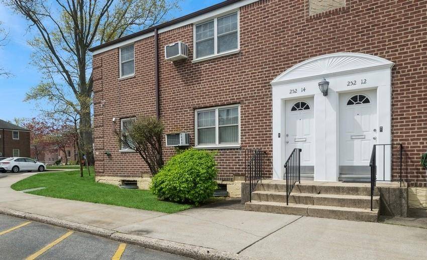 Little Neck, NY 11362,252-14 60th AVE ## 568