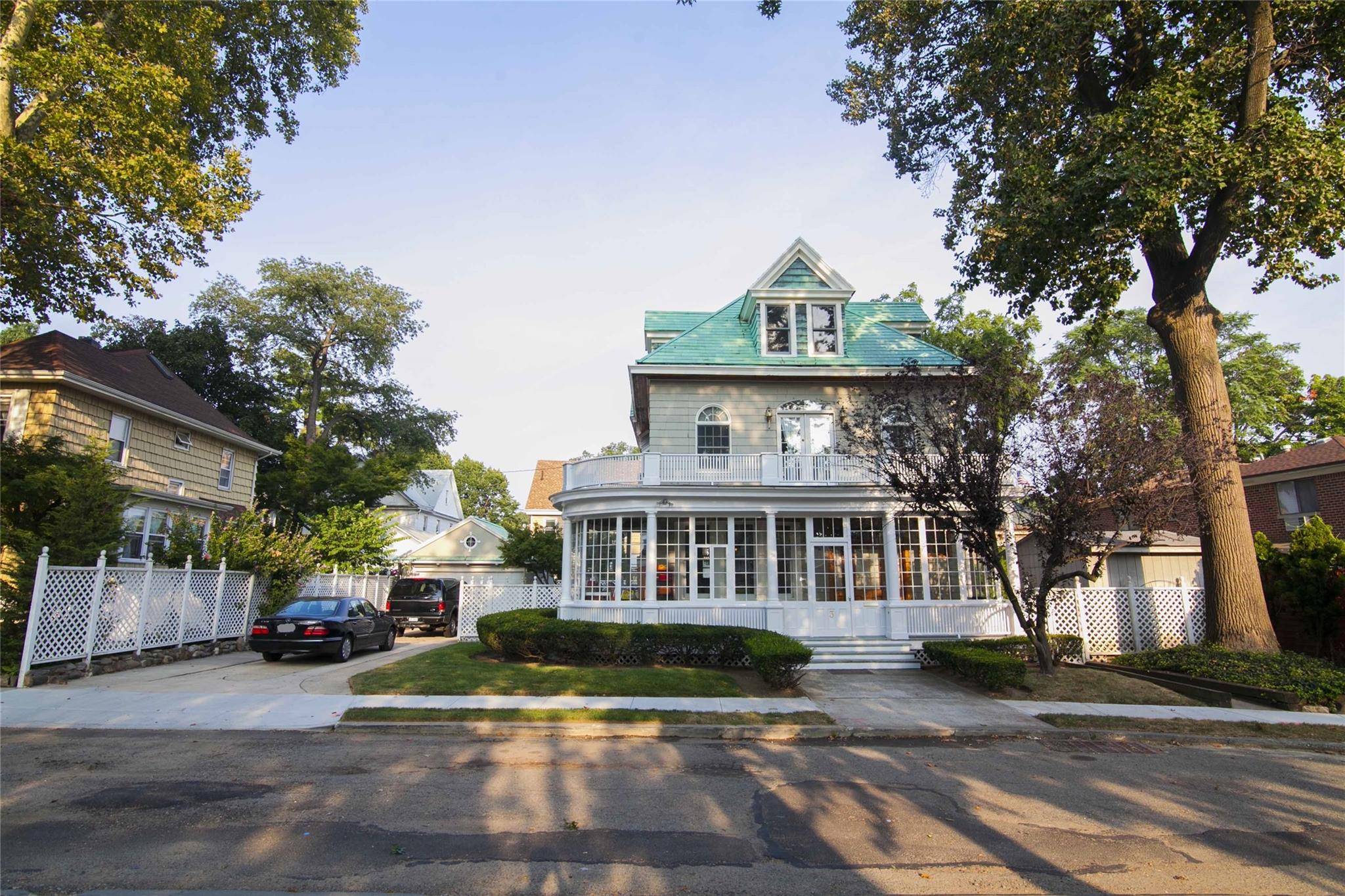 College Point, NY 11356,3 Beech Court Circle