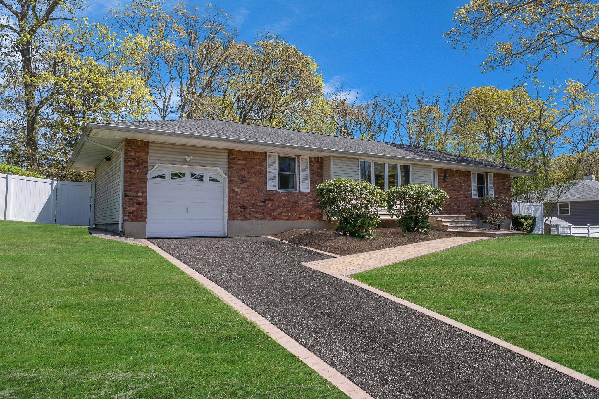 Ronkonkoma, NY 11779,37 Balaton AVE