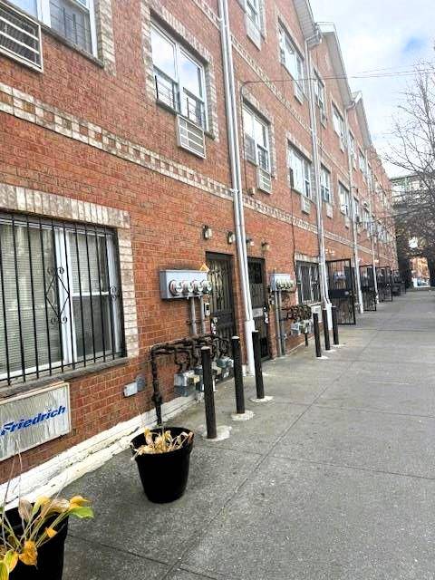 Brooklyn, NY 11207,582 Van Siclen AVE #3