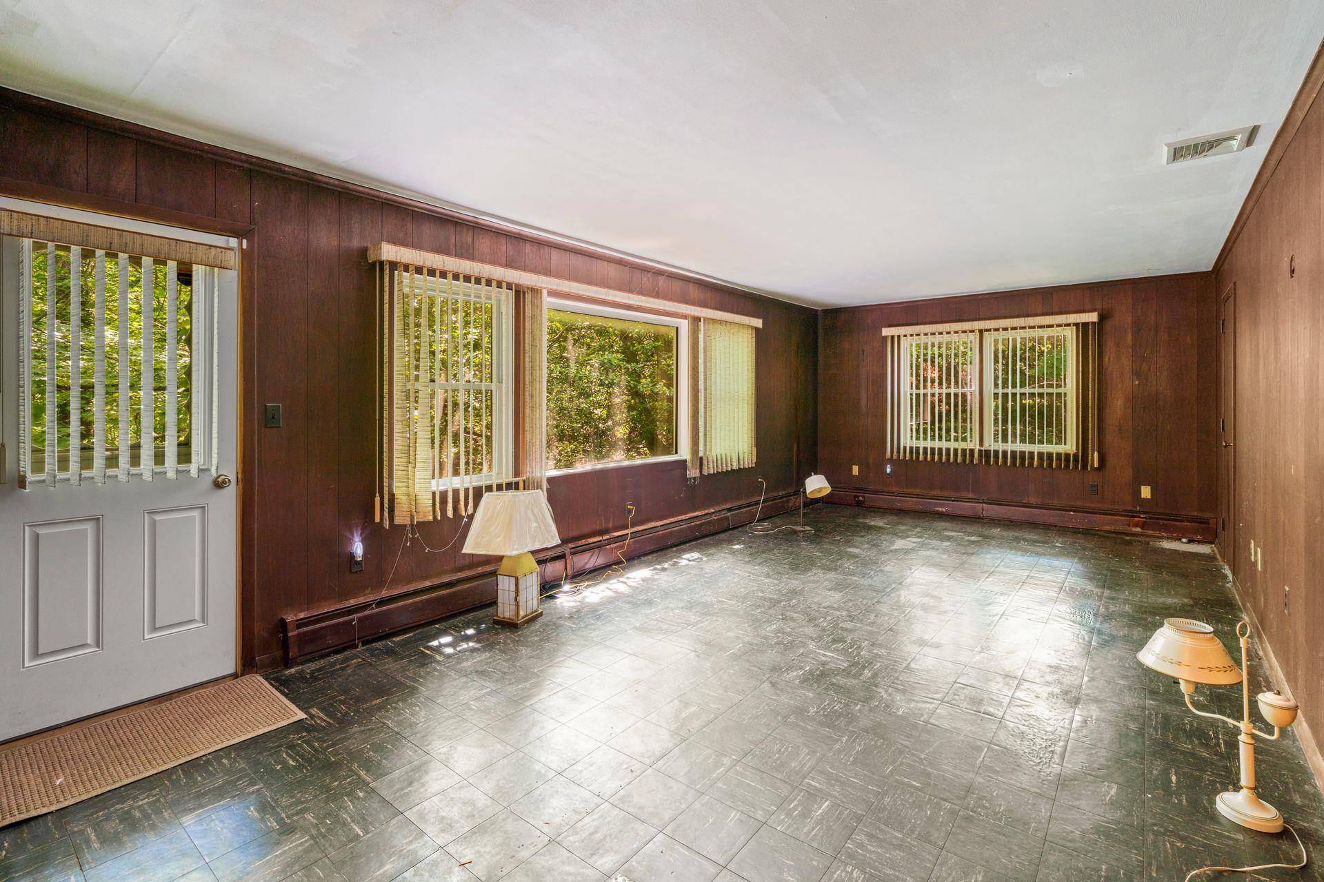 Huntington, NY 11743,65 Preston ST