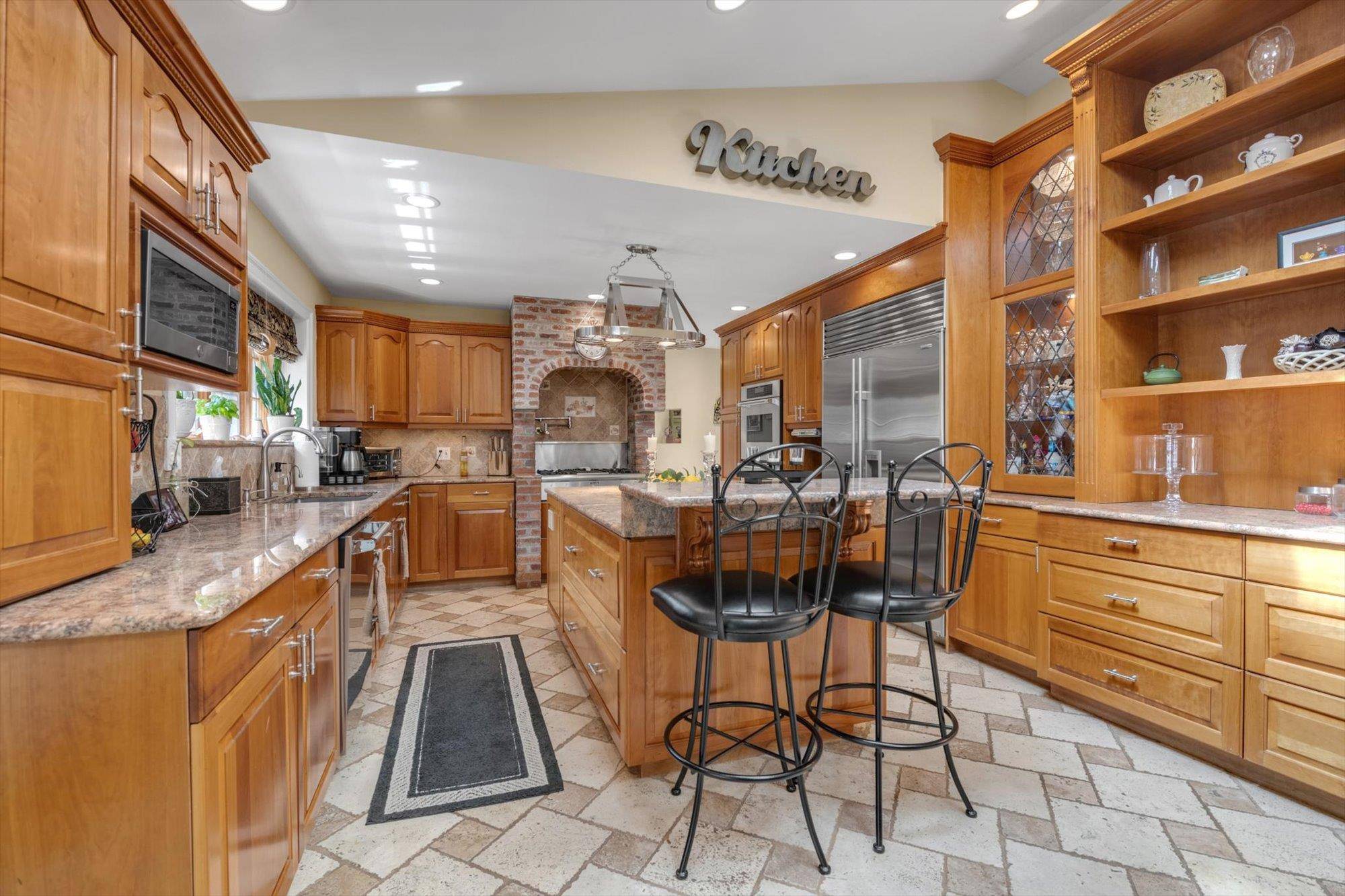Thornwood, NY 10594,35 Palmer LN