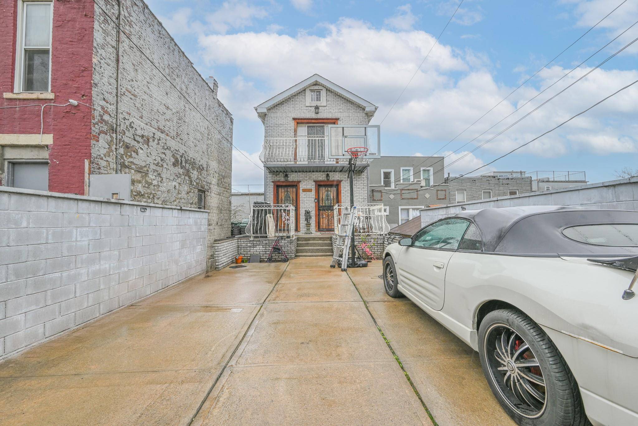 Astoria, NY 11106,3438 12th ST