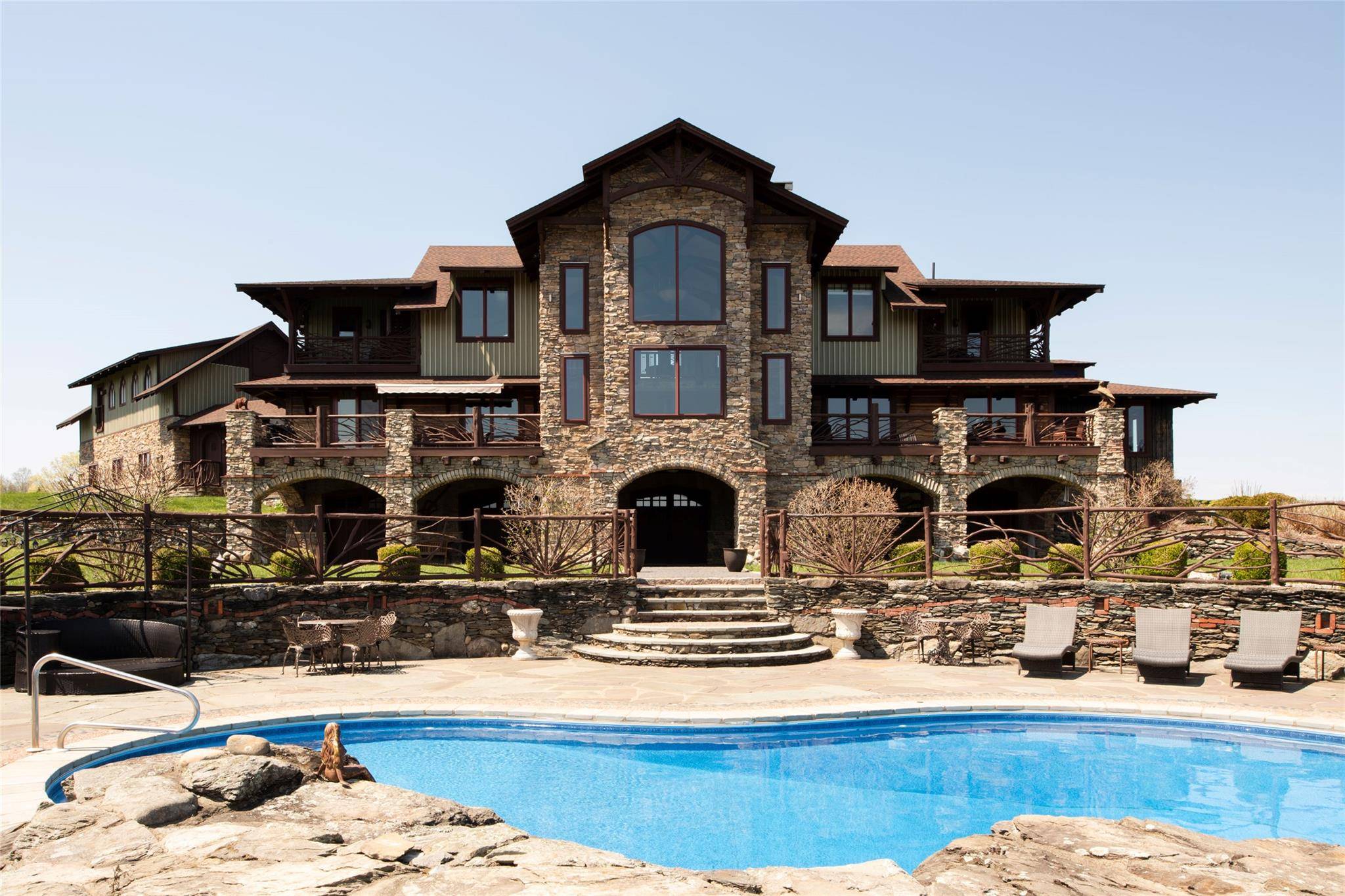 Pleasant Valley, NY 12569,165 Drake RD