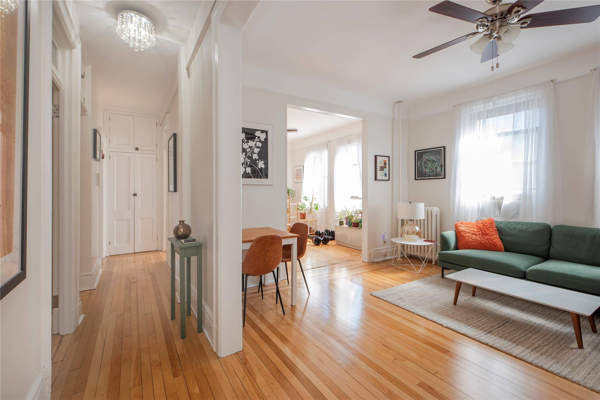 Jackson Heights, NY 11372,35-35 82 ST #43