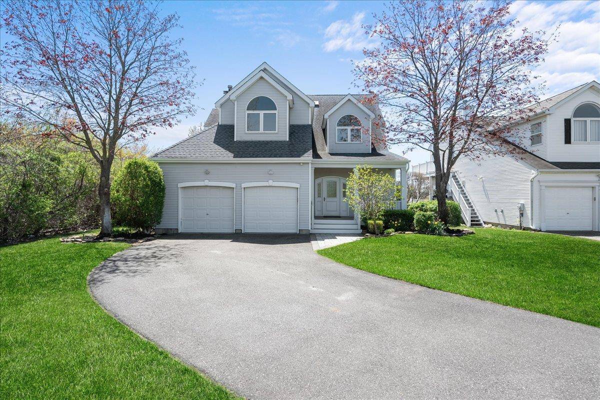 Oakdale, NY 11769,11 Wateredge CT