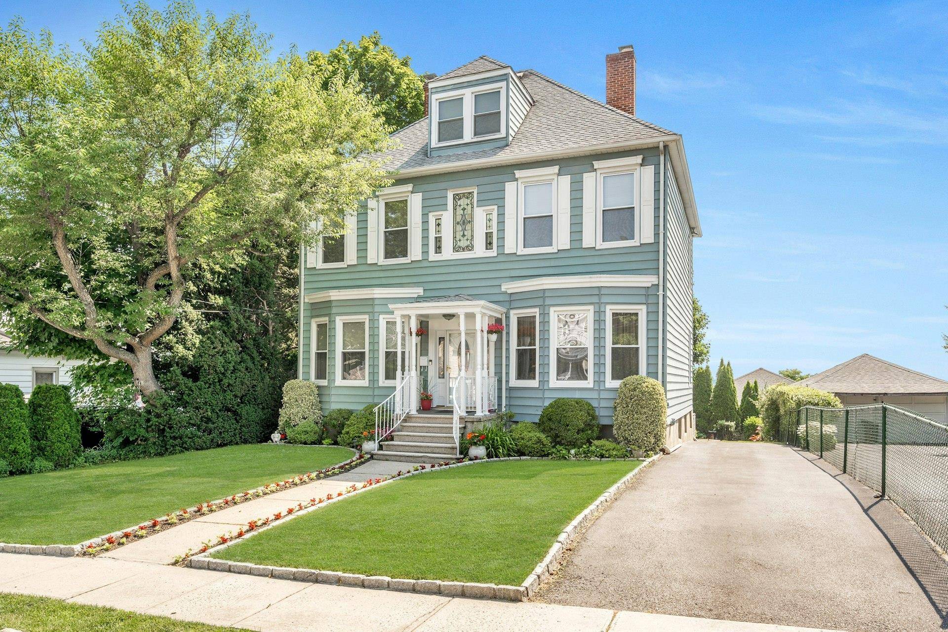 Yonkers, NY 10701,64 Albemarle PL