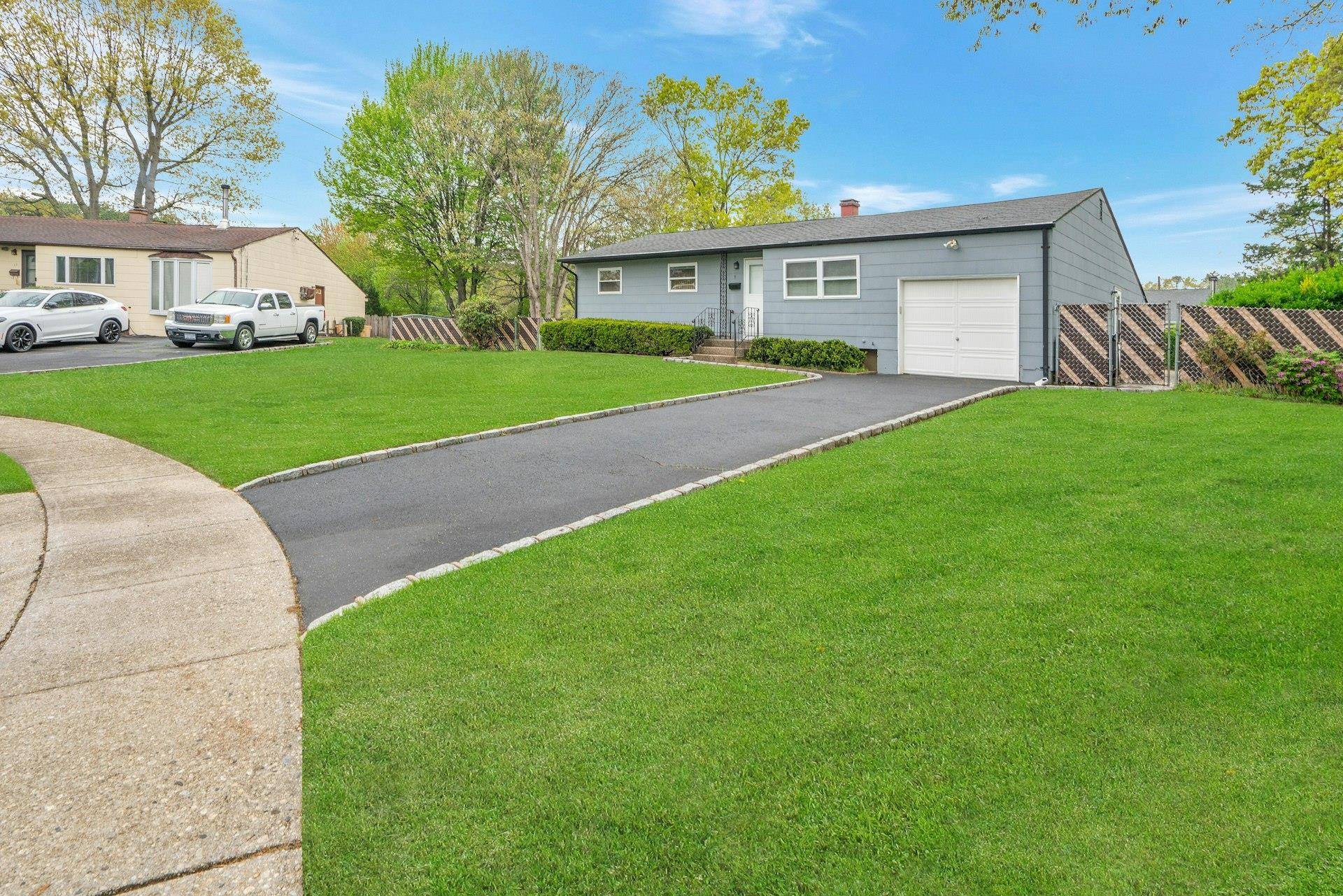 Brentwood, NY 11717,7 Glenn CT