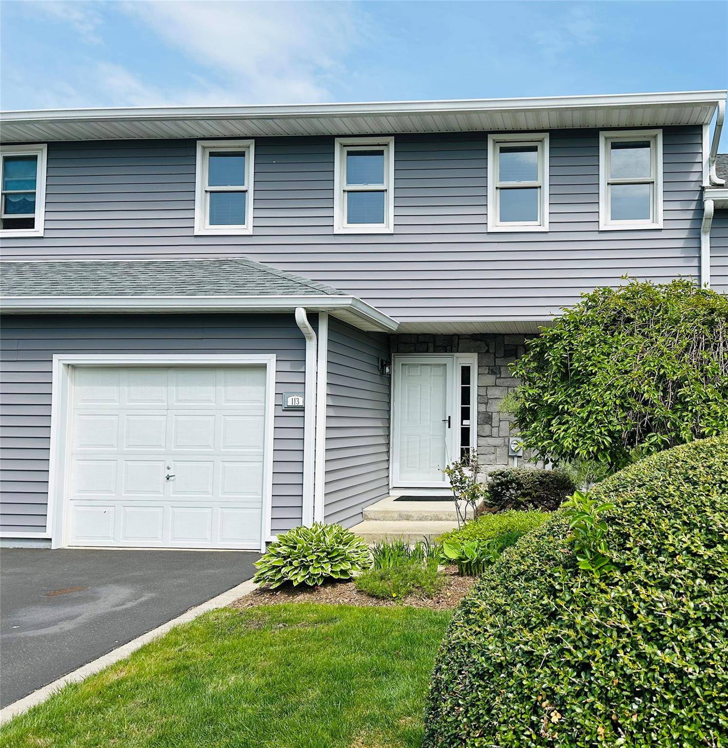 North Babylon, NY 11703,113 Alicia DR