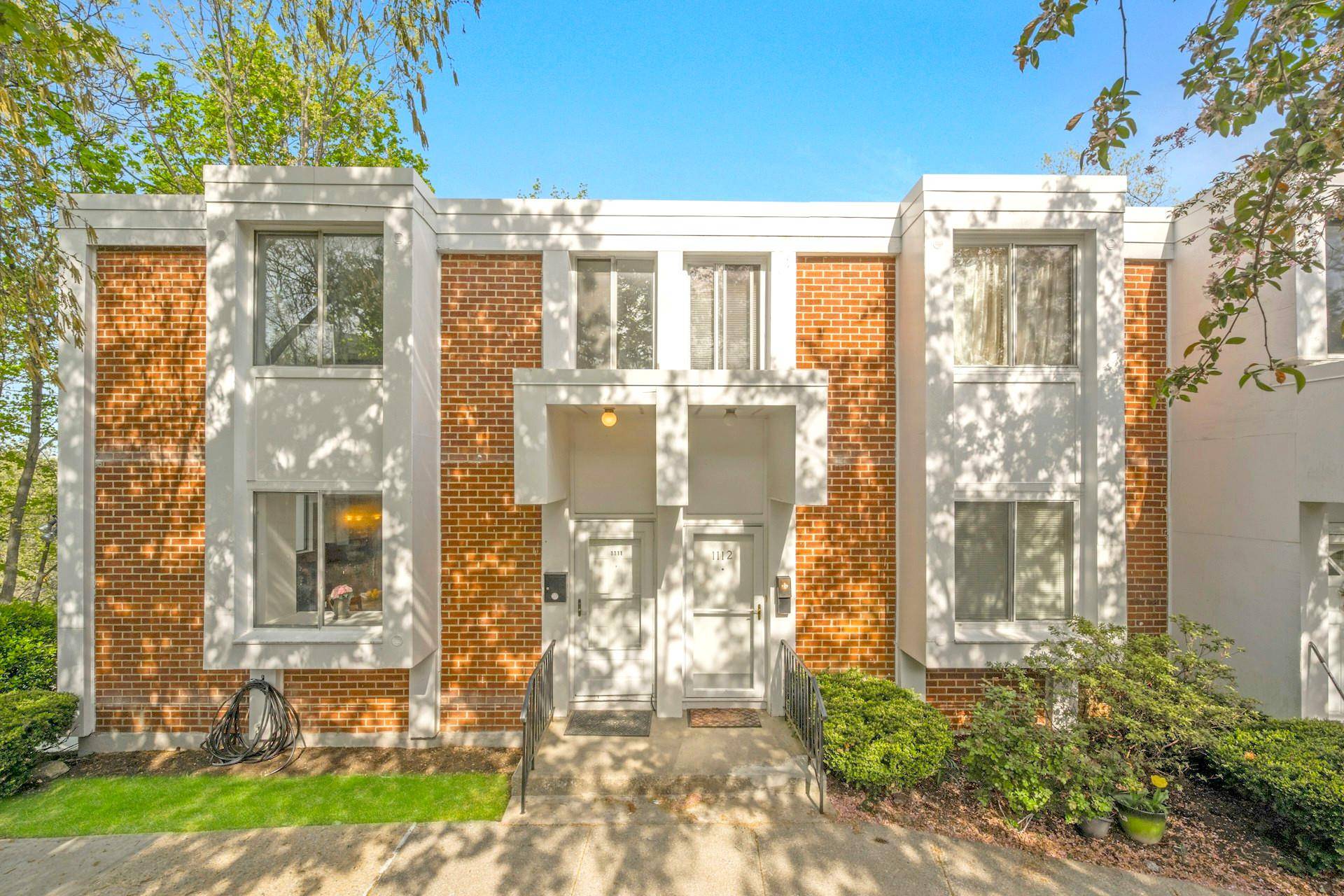 Hartsdale, NY 10530,1111 Colony DR #1111