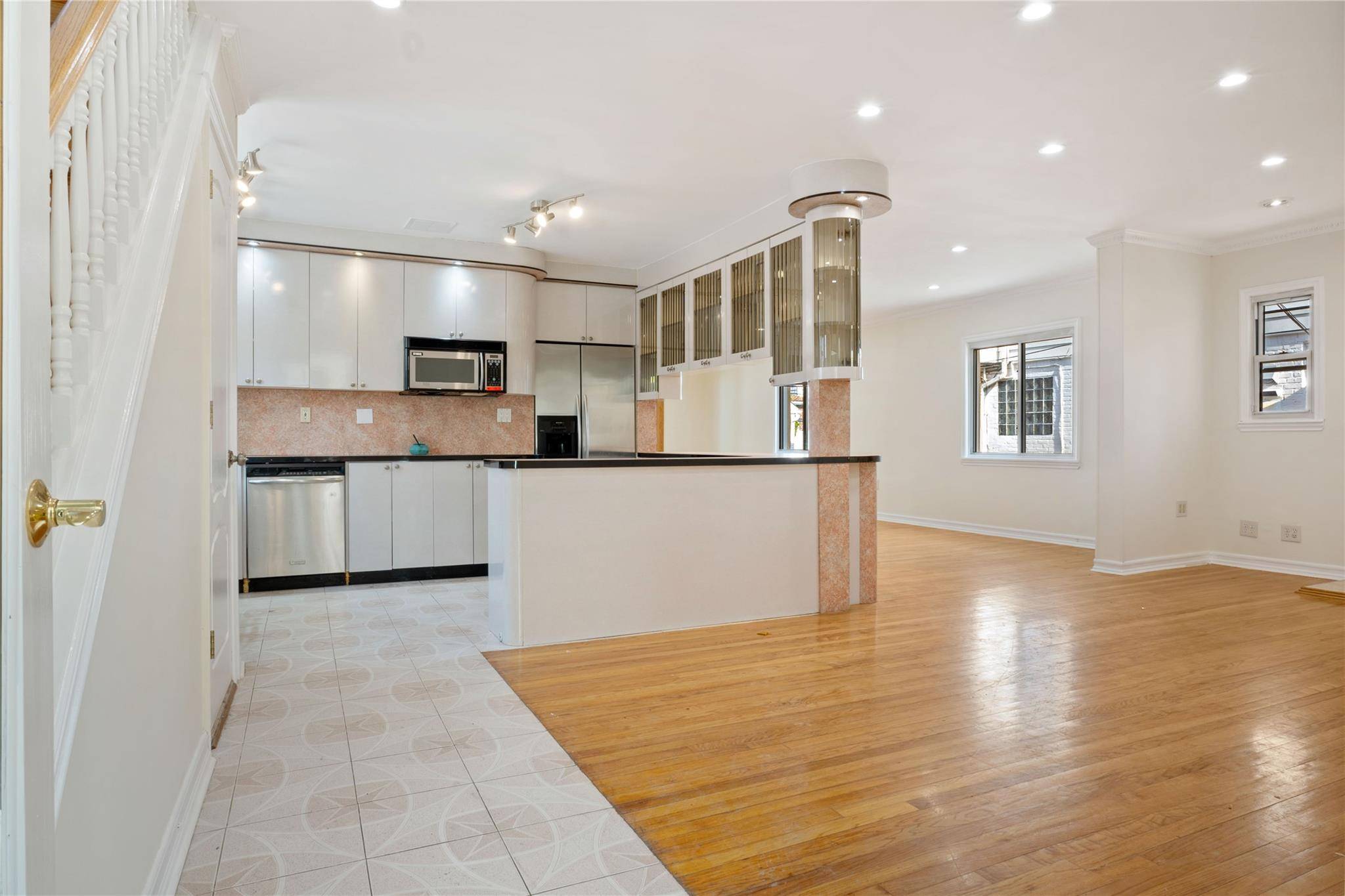 Fresh Meadows, NY 11366,7333 188th ST