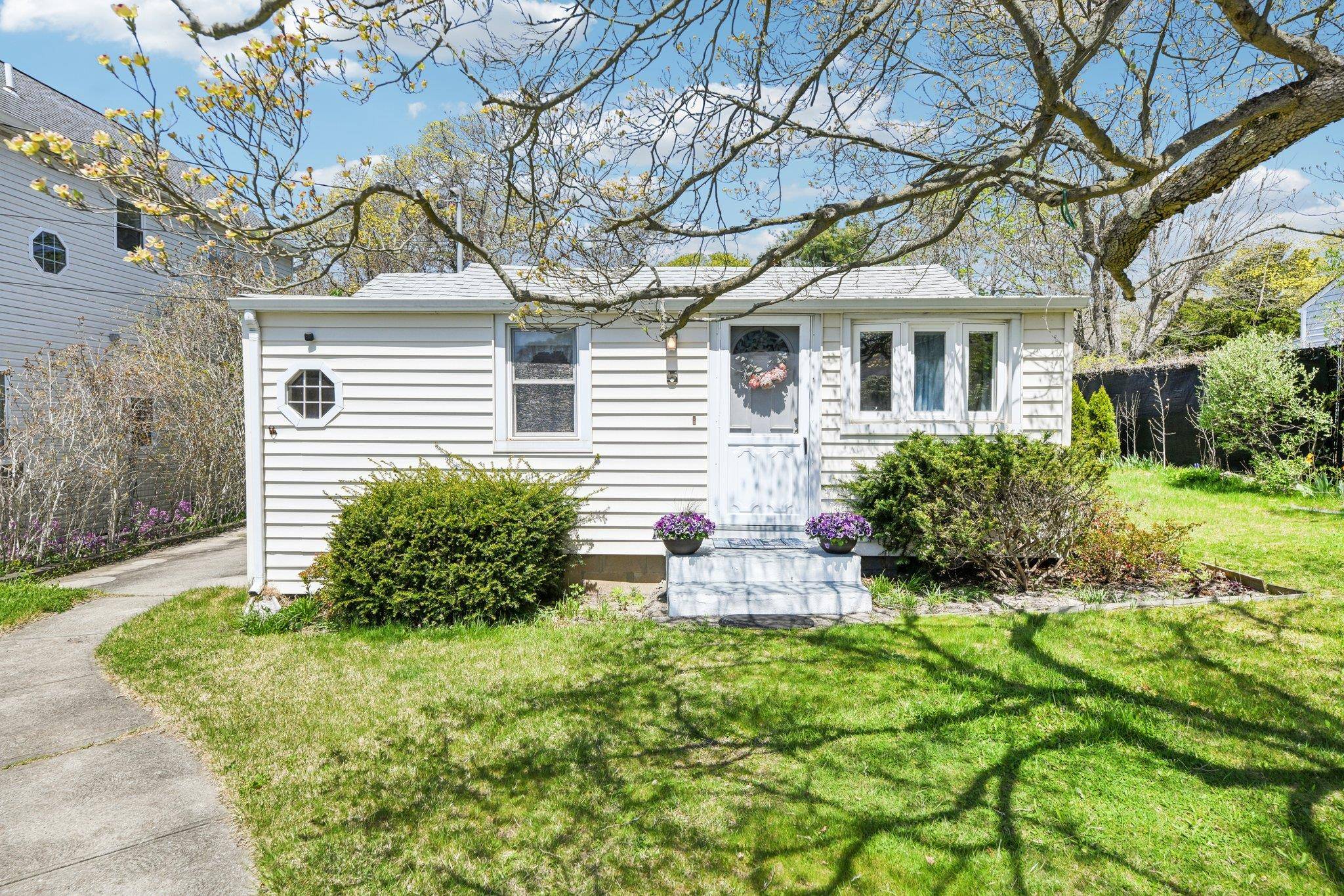 East Patchogue, NY 11772,5 Bertha ST
