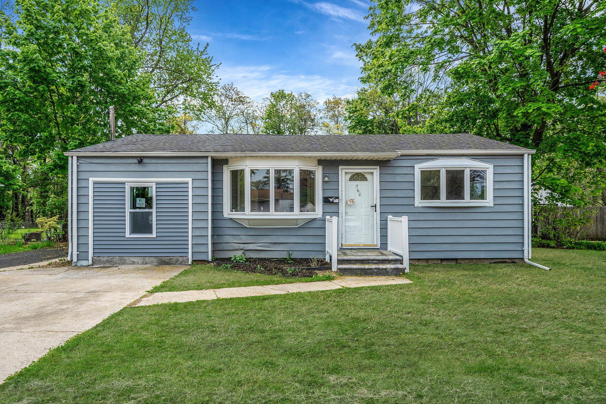 Bay Shore, NY 11706,760 Spur DR