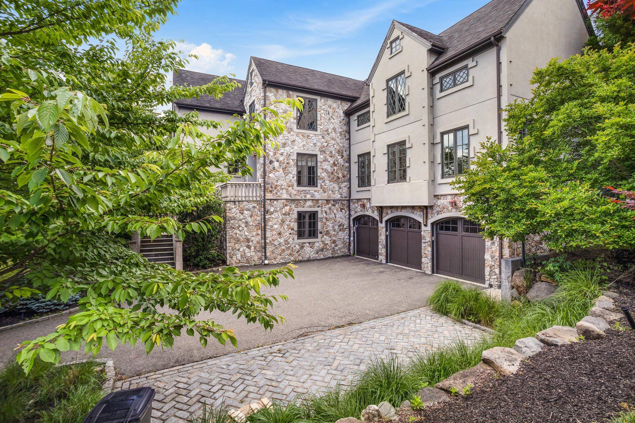 Muttontown, NY 11791,9 Earle DR