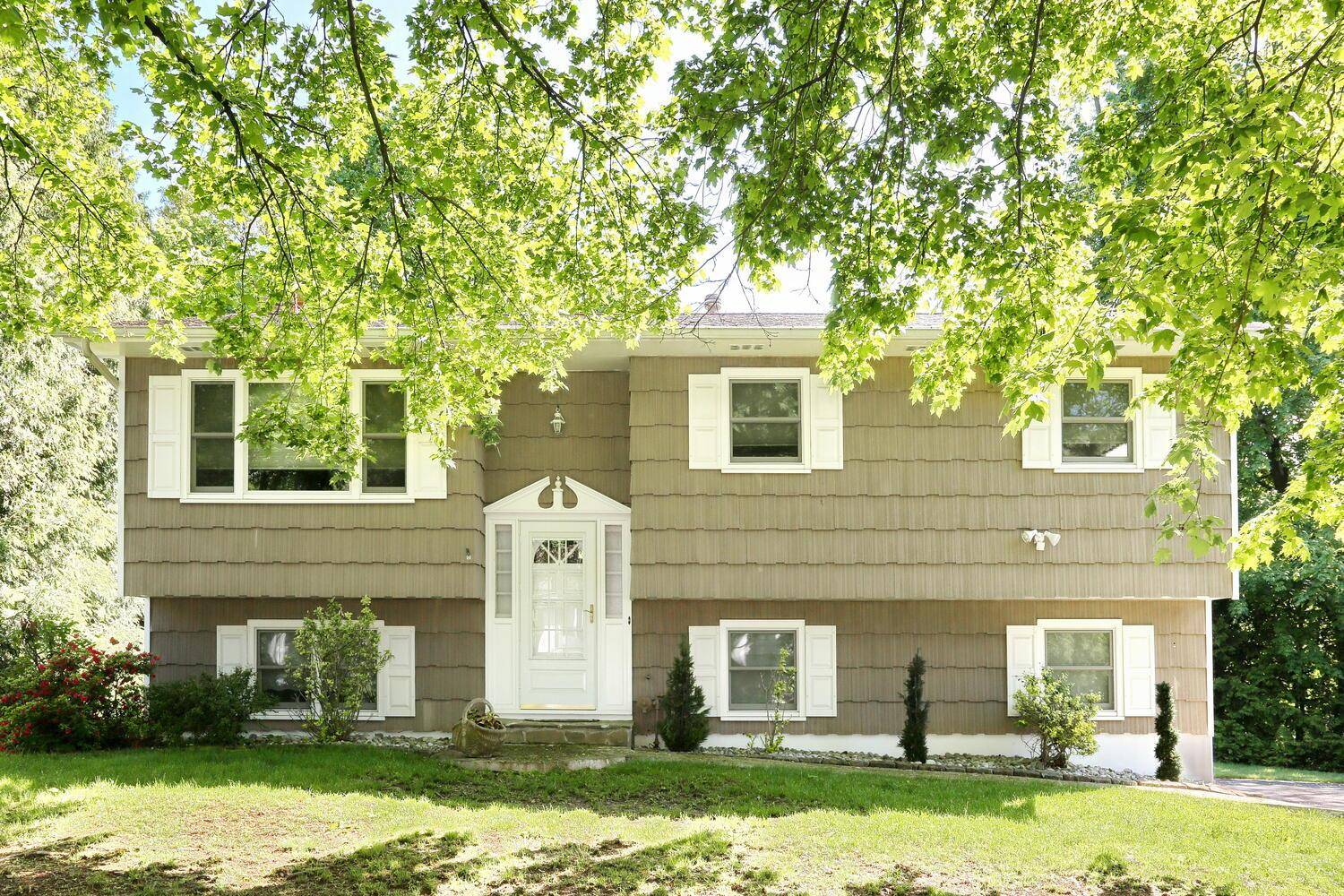Nanuet, NY 10954,4 Apollo CT
