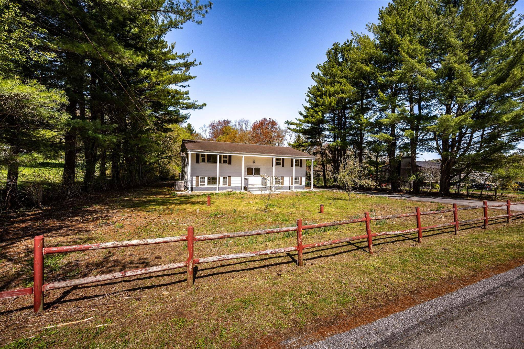 Millbrook, NY 12545,179 Horseshoe RD