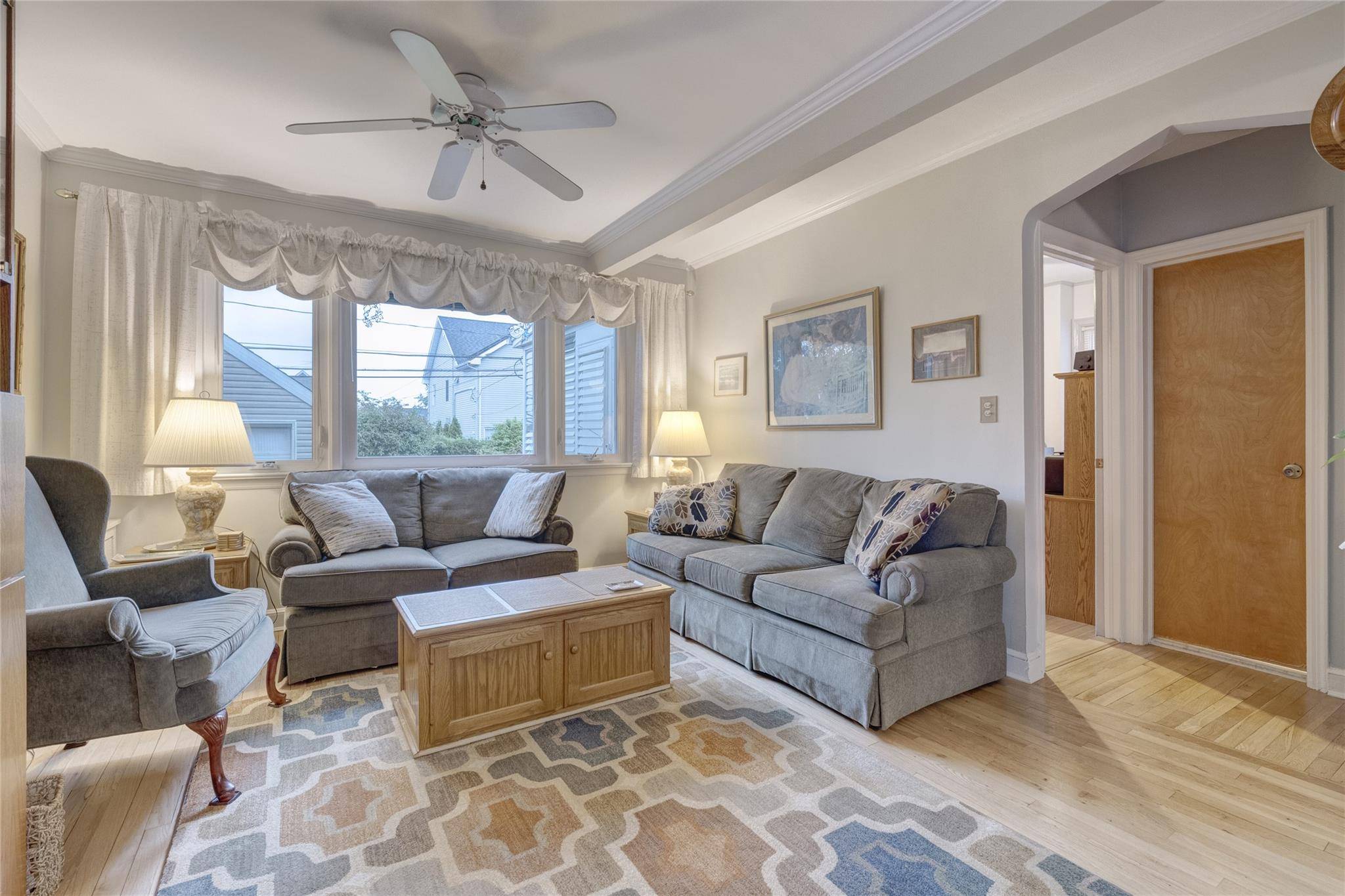 Williston Park, NY 11596,76 Collins AVE