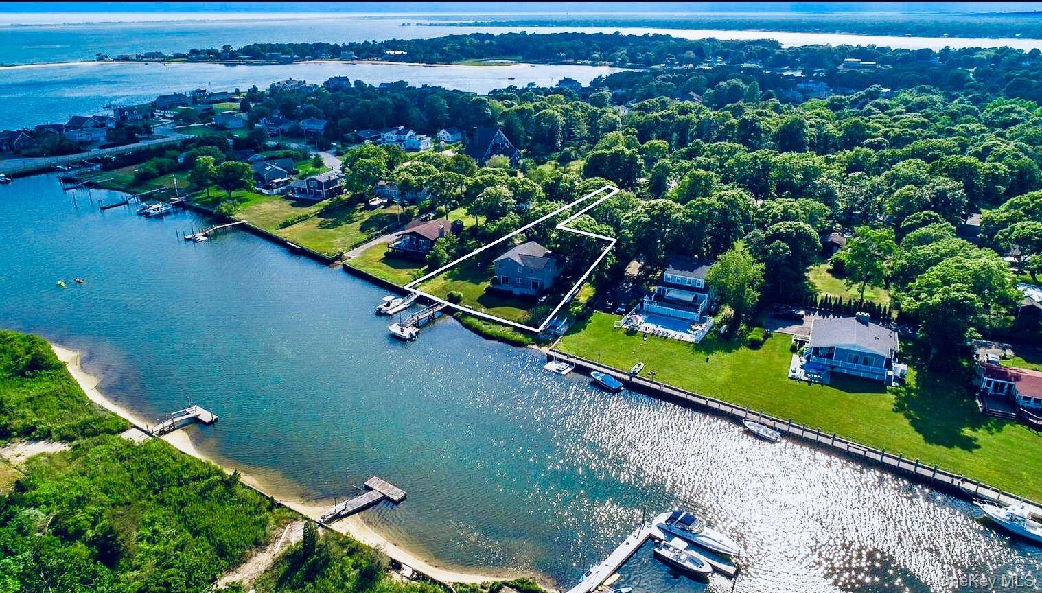 Hampton Bays, NY 11946,23 Nautilus DR