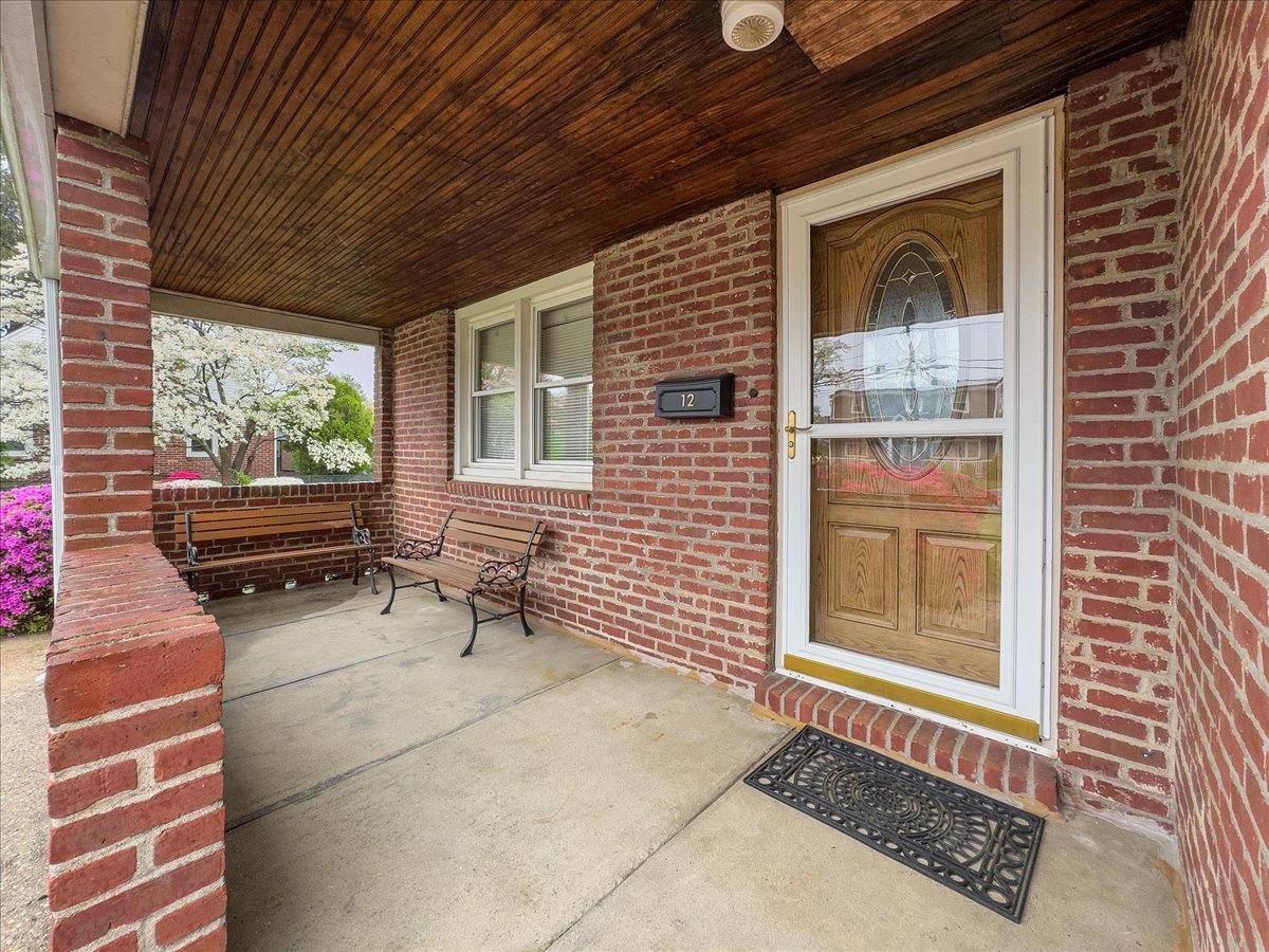 Bethpage, NY 11714,12 Dorothy ST