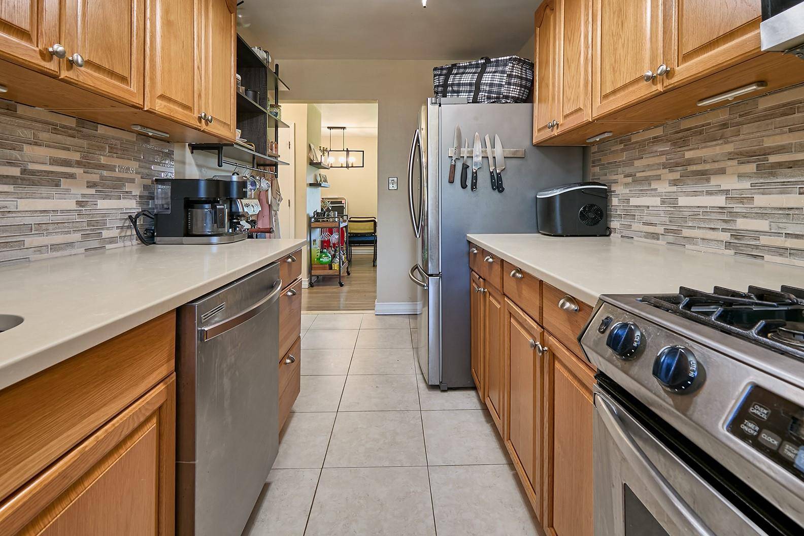 North Babylon, NY 11703,71 Edmunton DR #F10