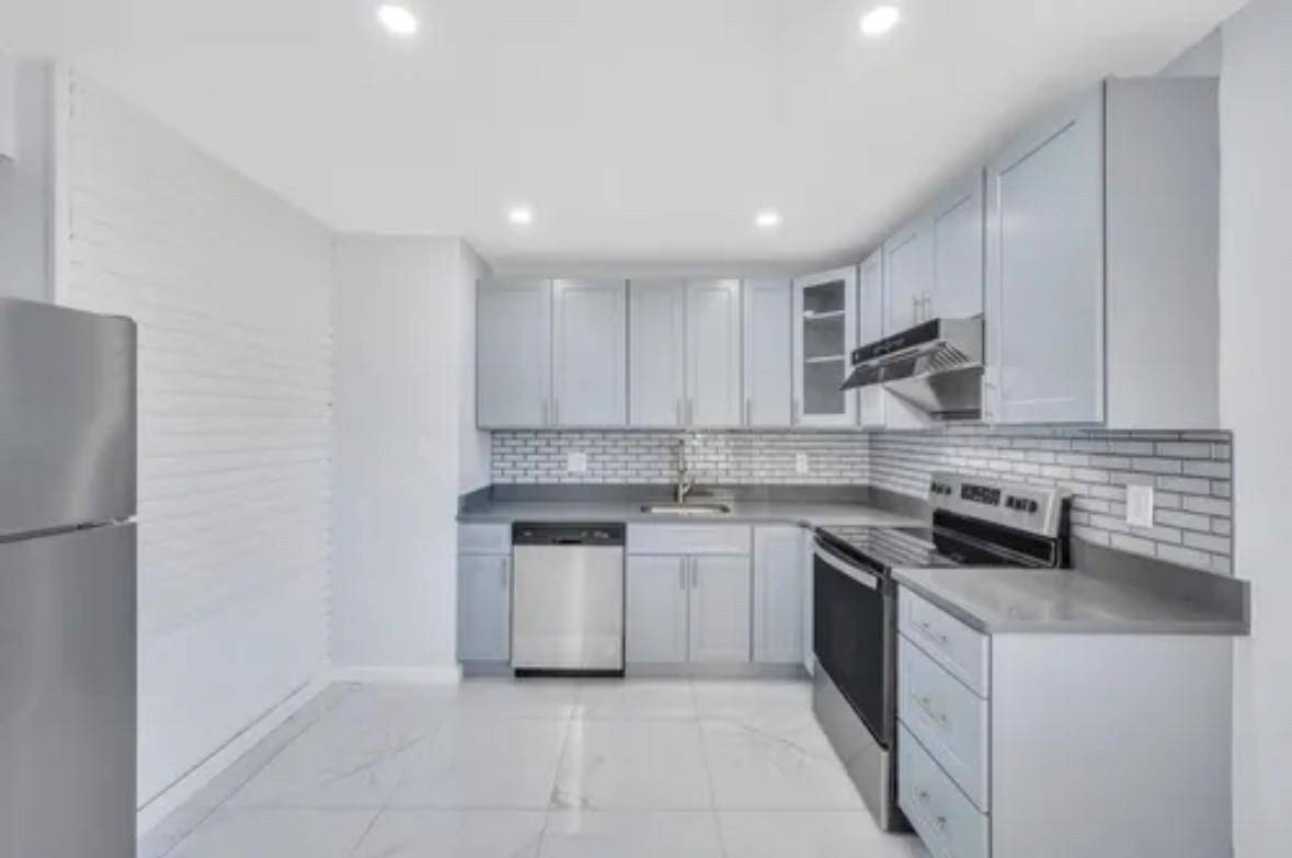 Levittown, NY 11756,31 Gleaner LN
