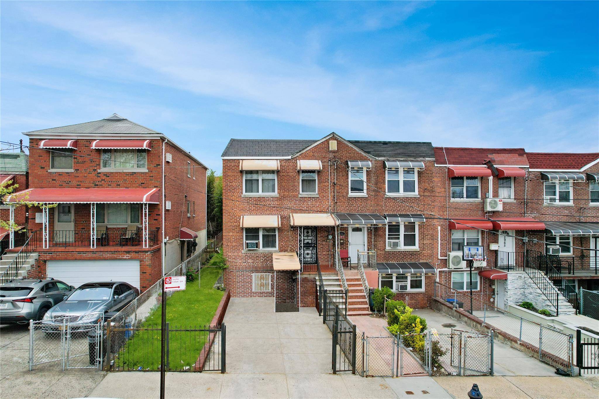 Bronx, NY 10469,2959 Laconia AVE