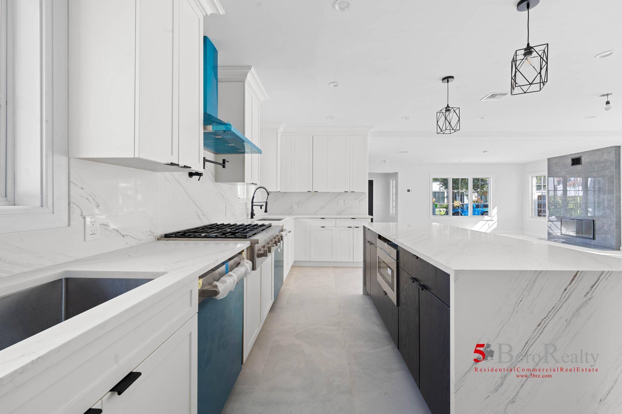 Cedarhurst, NY 11516,439 Bayview AVE