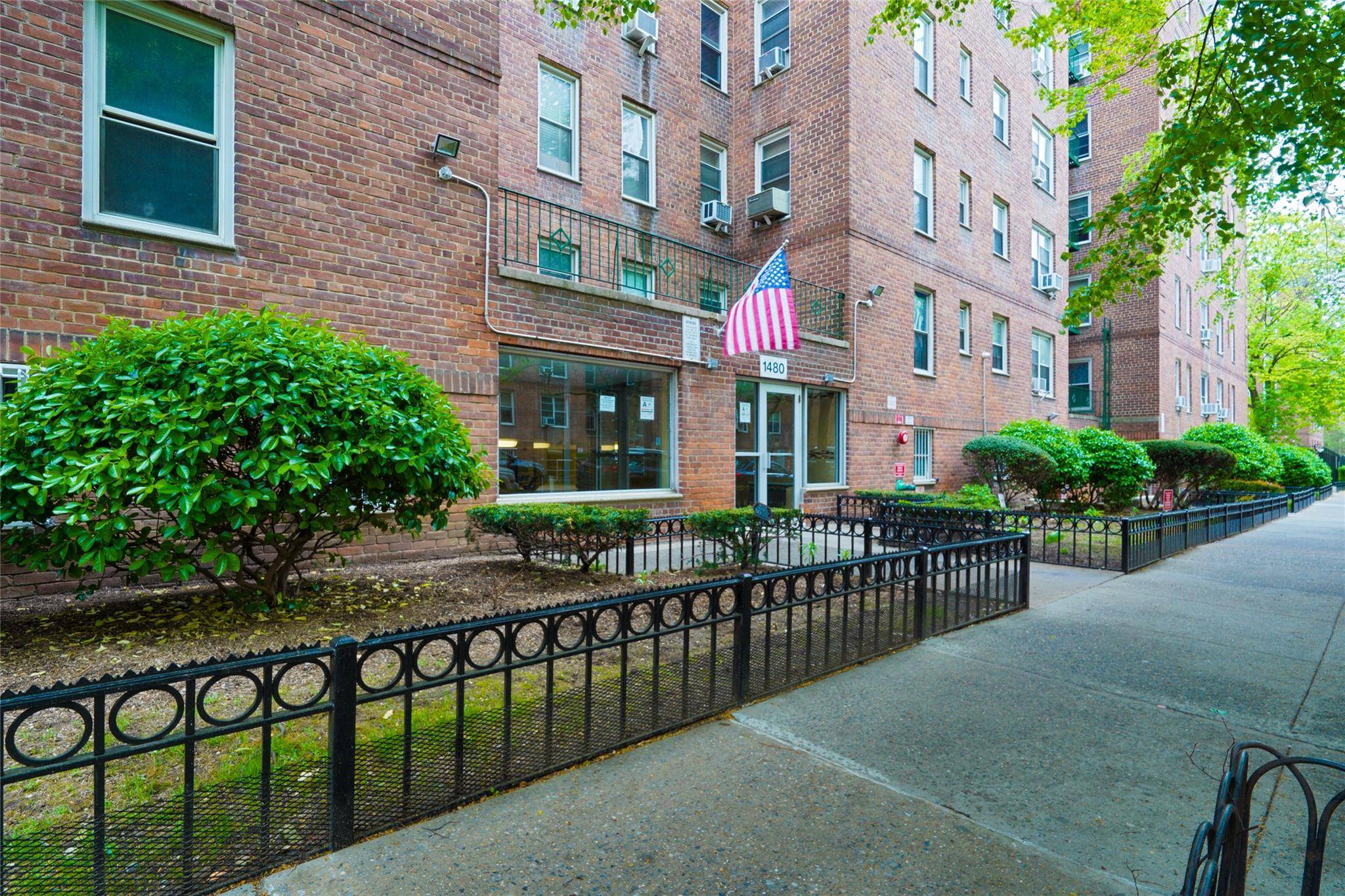 Bronx, NY 10460,1480 Thieriot AVE #2C