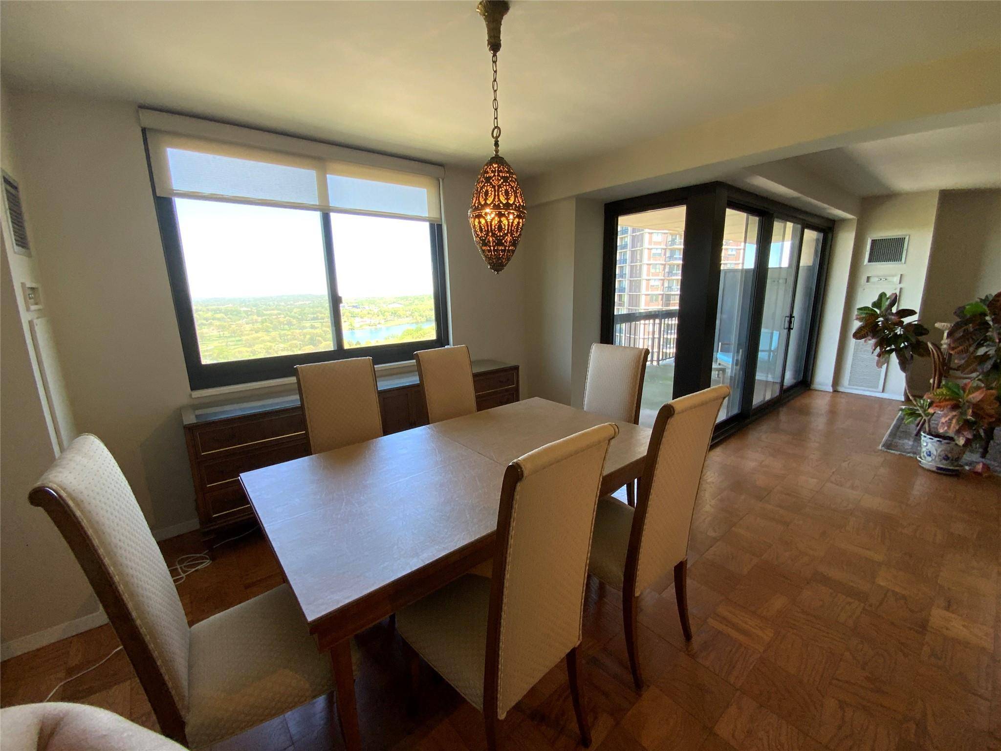 Floral Park, NY 11005,27010 Grand Central Pkwy #29H