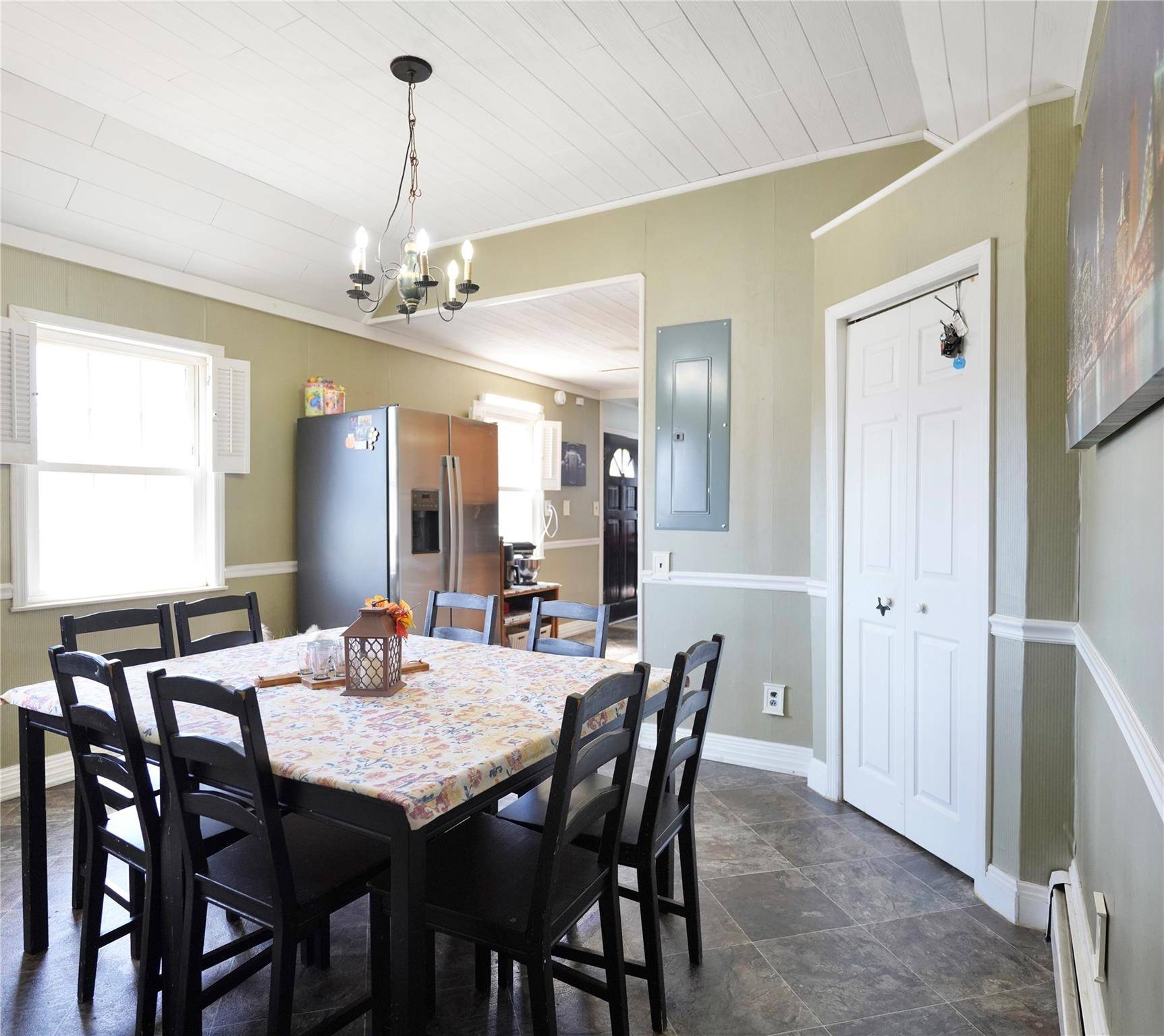 Levittown, NY 11756,9 Fox LN