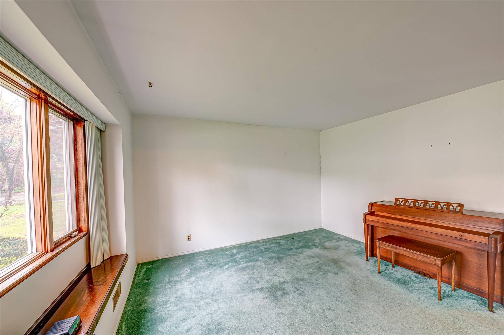 Commack, NY 11725,48 Crocus LN