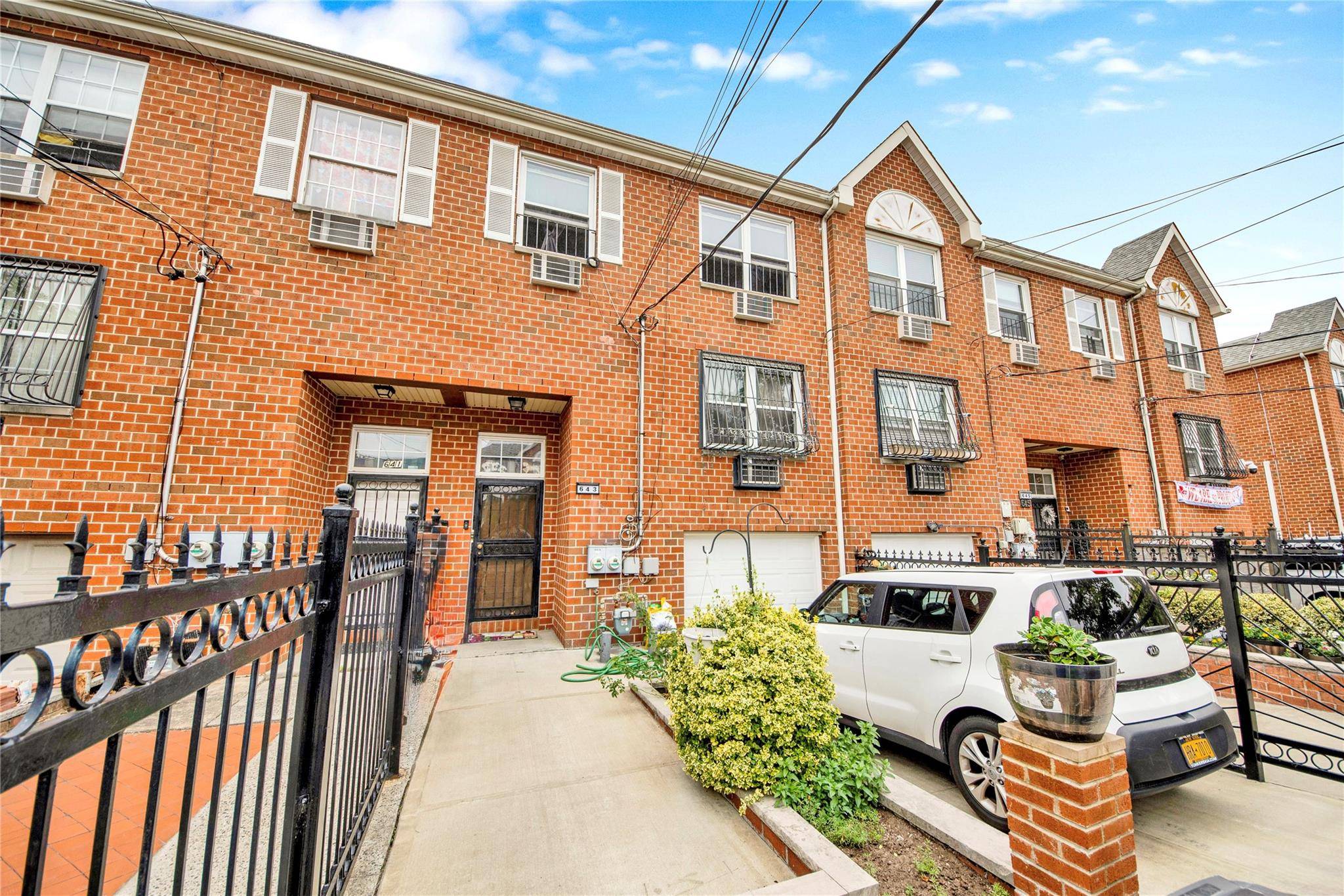 Bronx, NY 10473,643 Underhill AVE