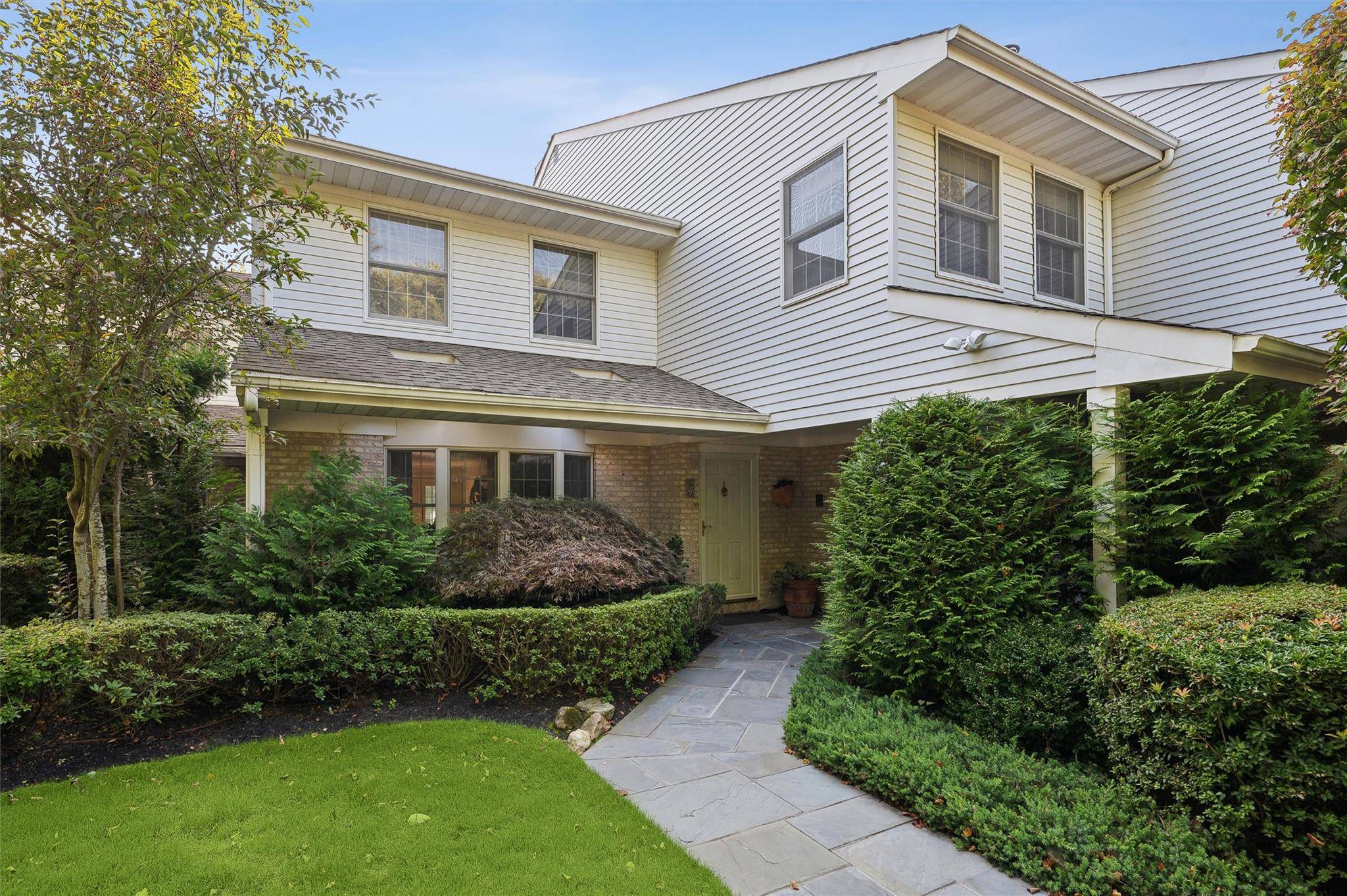 Southampton, NY 11968,520 Hampton RD #5