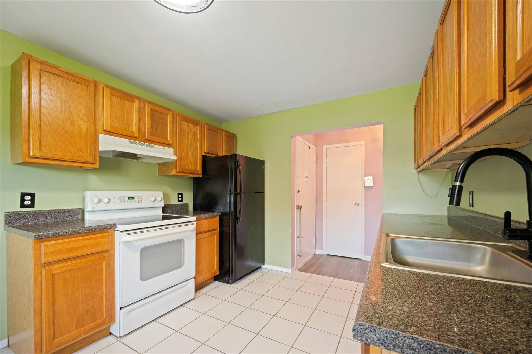 Islip, NY 11751,2433 Union BLVD #4B