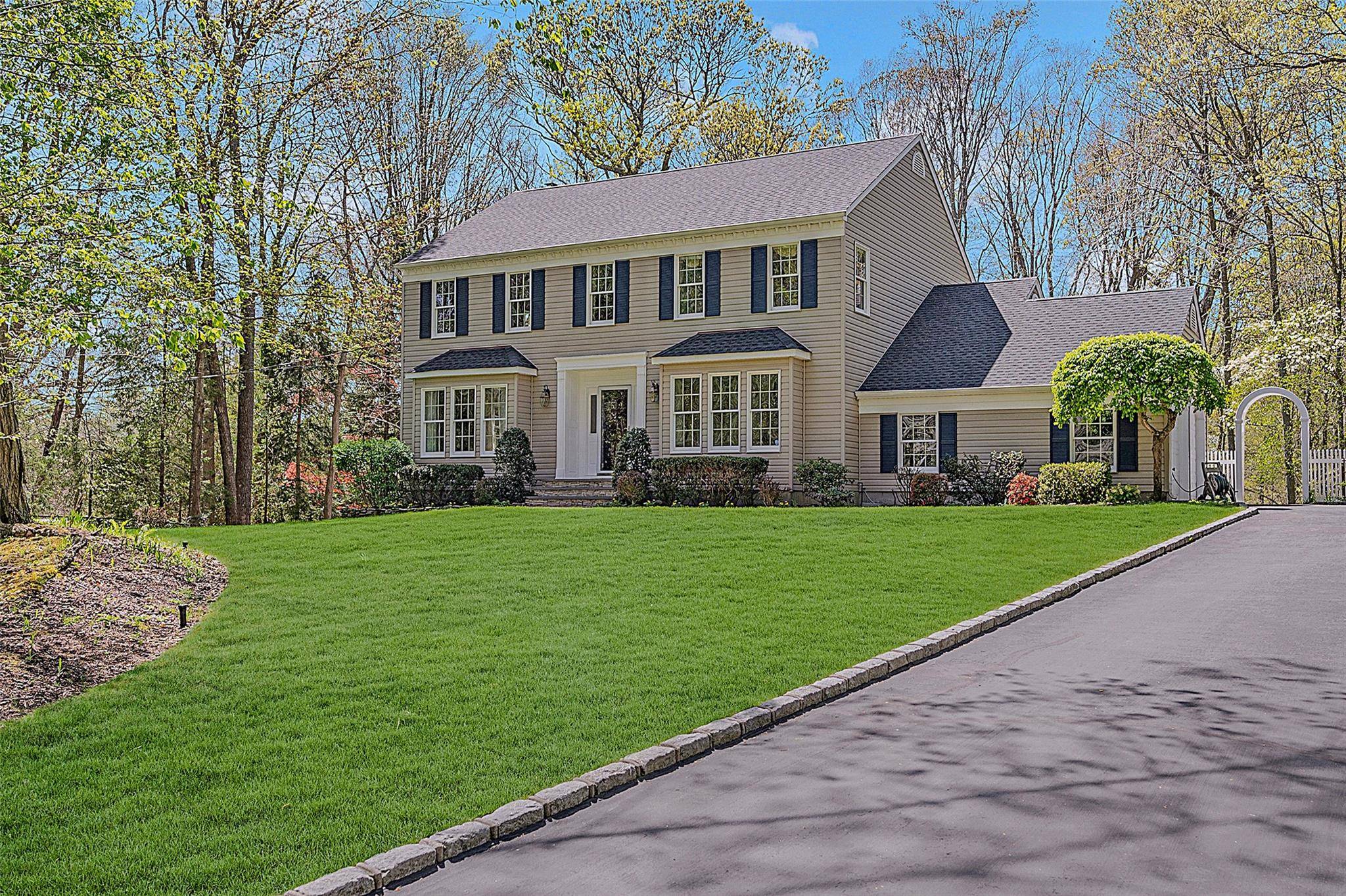 Wading River, NY 11792,19 Emerald LN