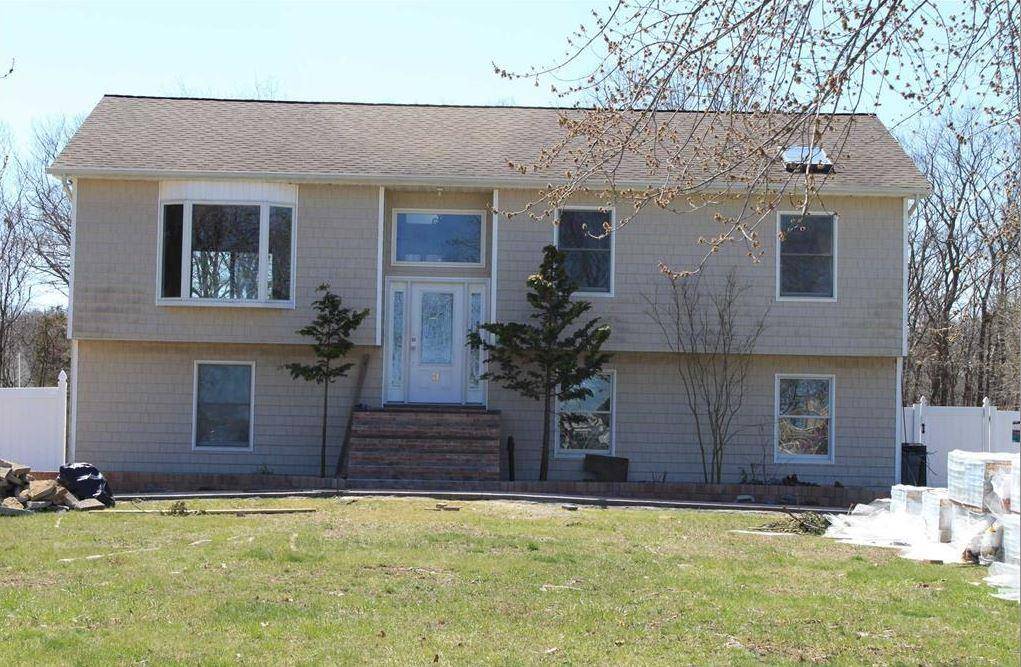 Commack, NY 11725,3 Pinetree CT