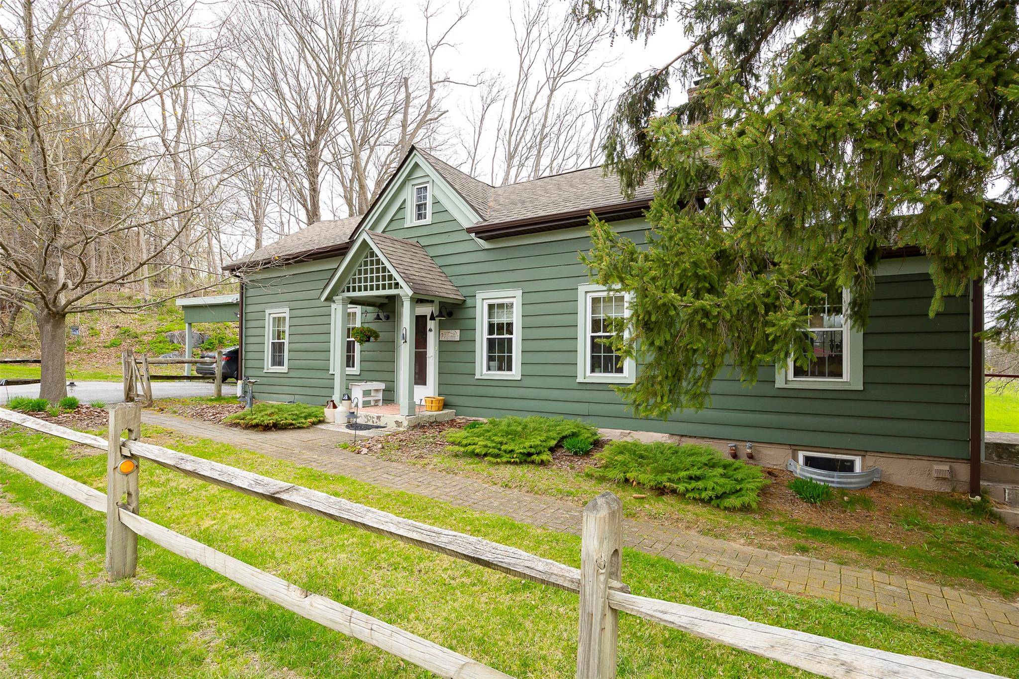 Poughkeepsie, NY 12603,153 Cramer RD