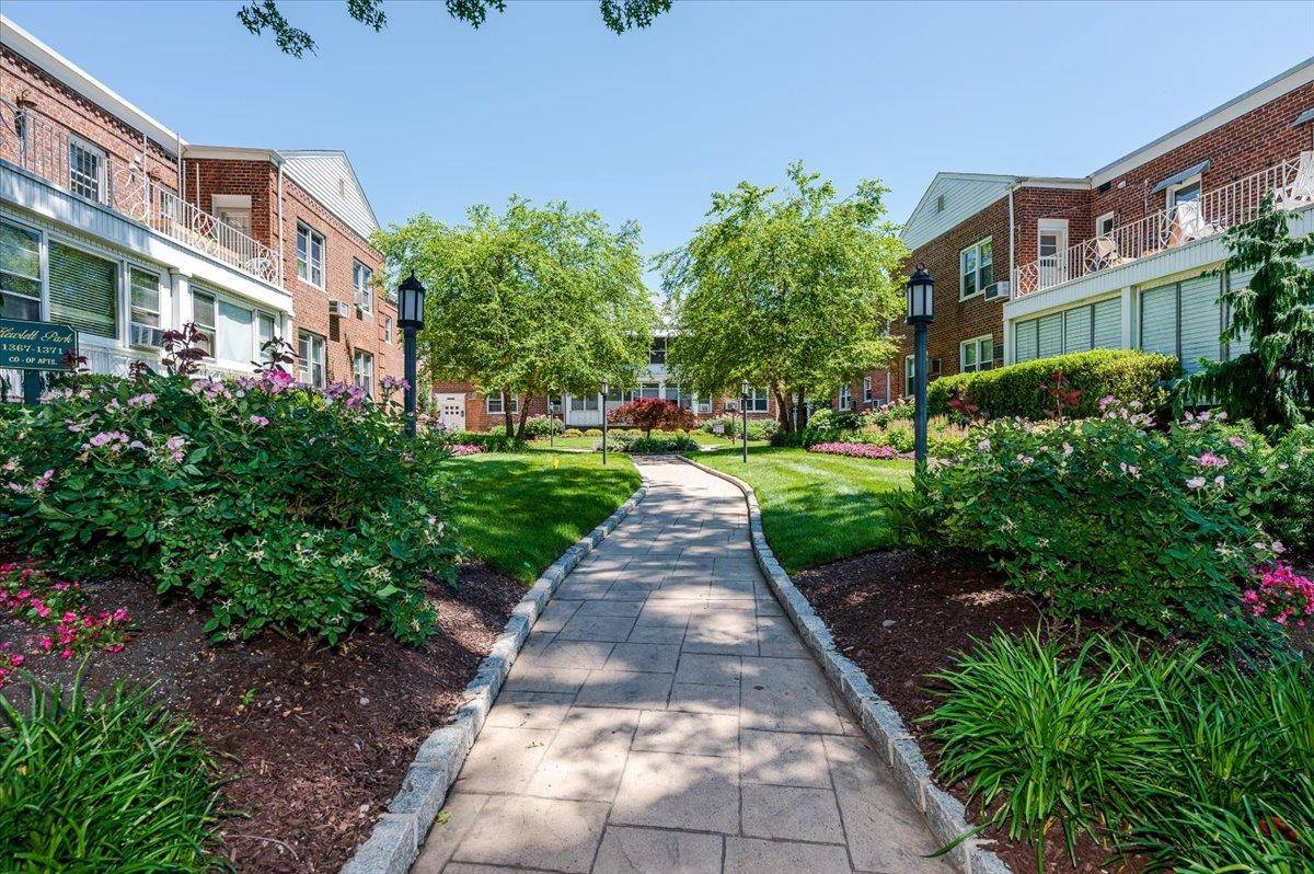 Hewlett, NY 11557,1395 Broadway #A-7