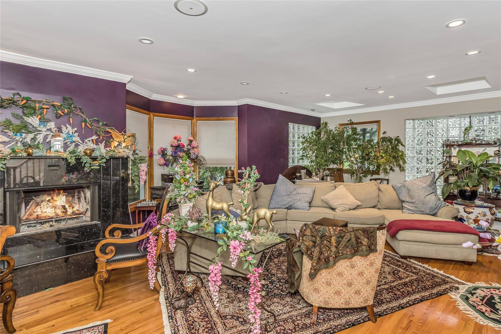 Glen Cove, NY 11542,22 Madison AVE