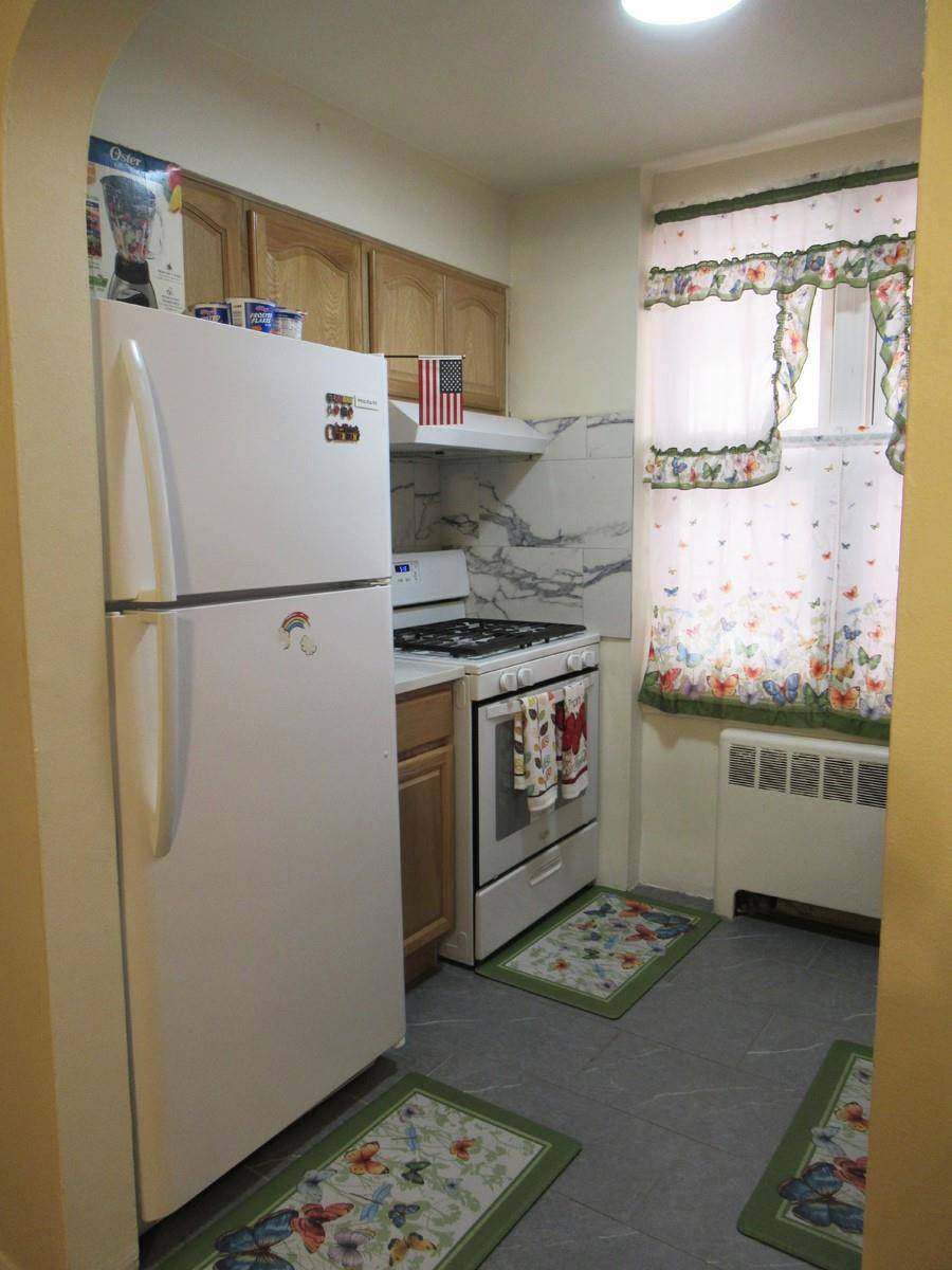 Bronx, NY 10469,3248 Hone AVE