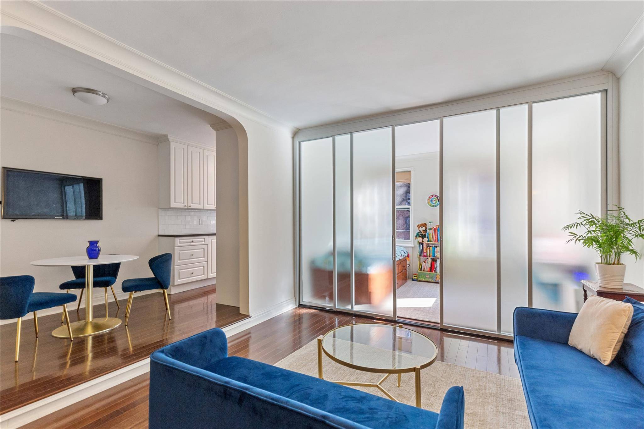 Jackson Heights, NY 11372,73-12 35th AVE #C24