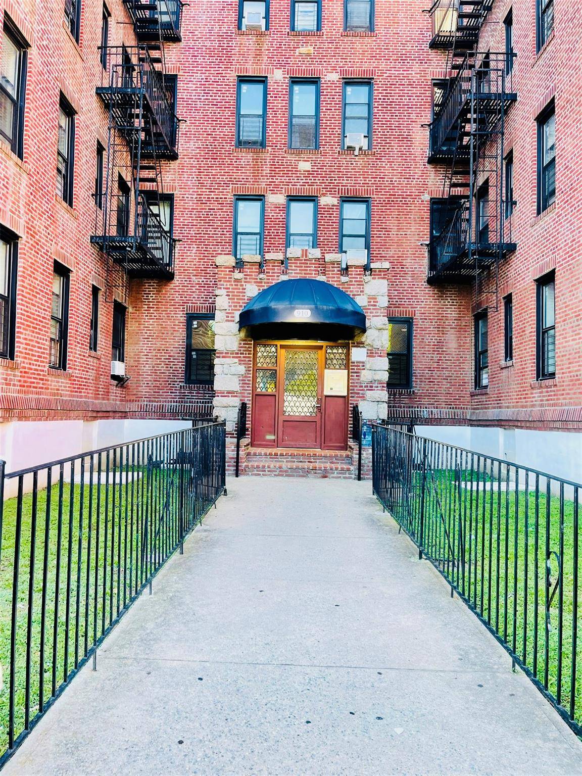Far Rockaway, NY 11691,910 Dinsmore AVE