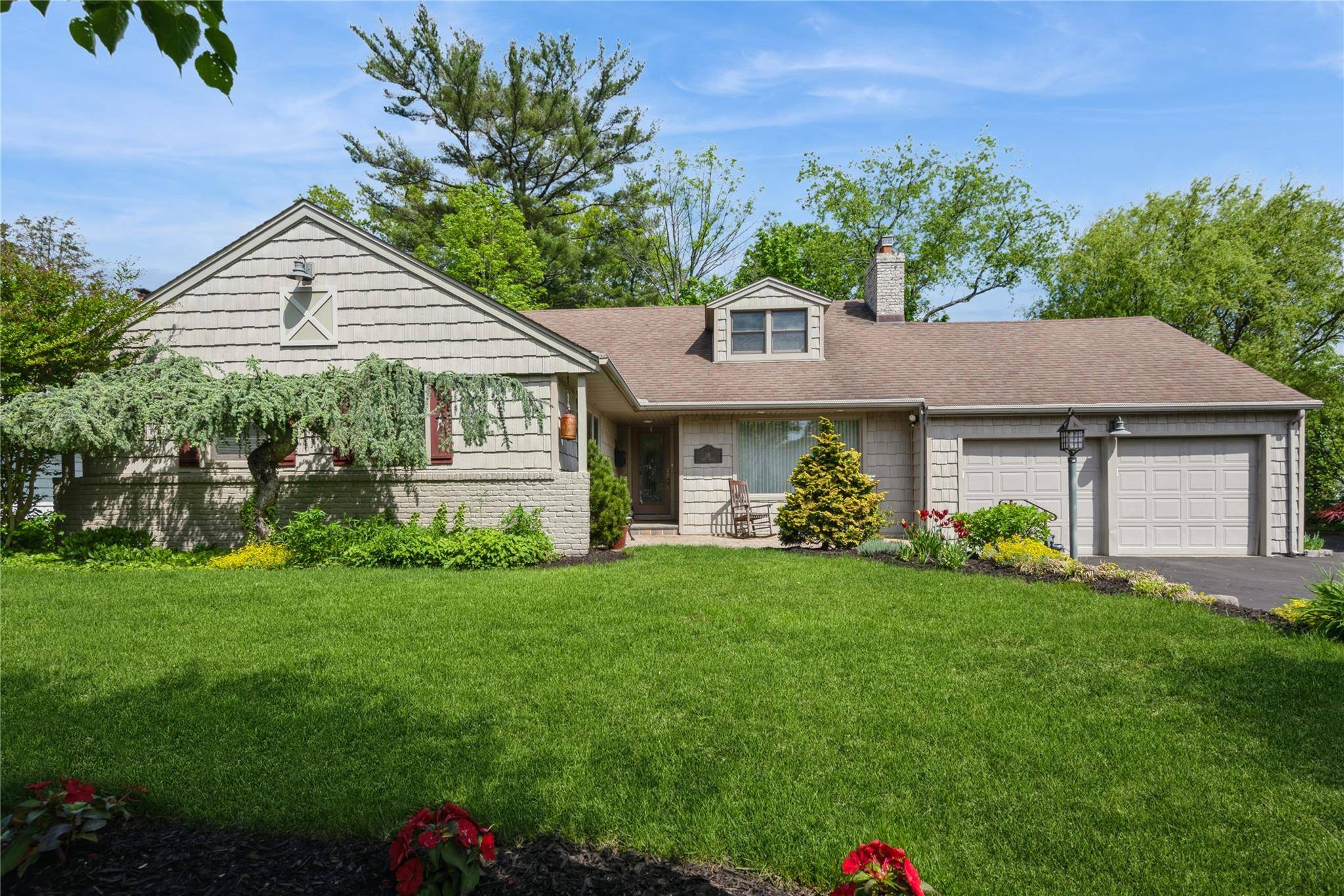 Glen Head, NY 11545,18 Todd DR