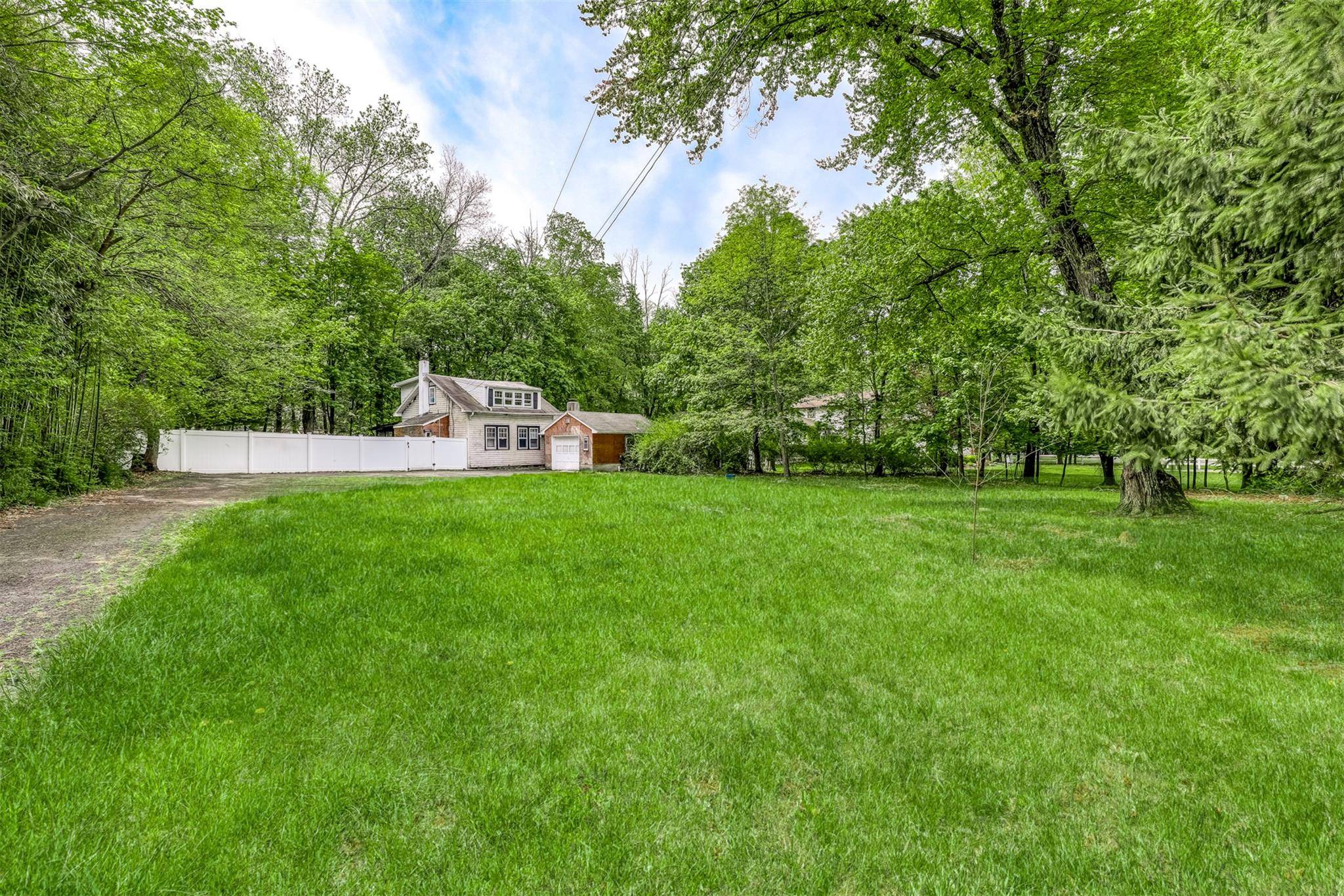 Suffern, NY 10901,63 Viola RD