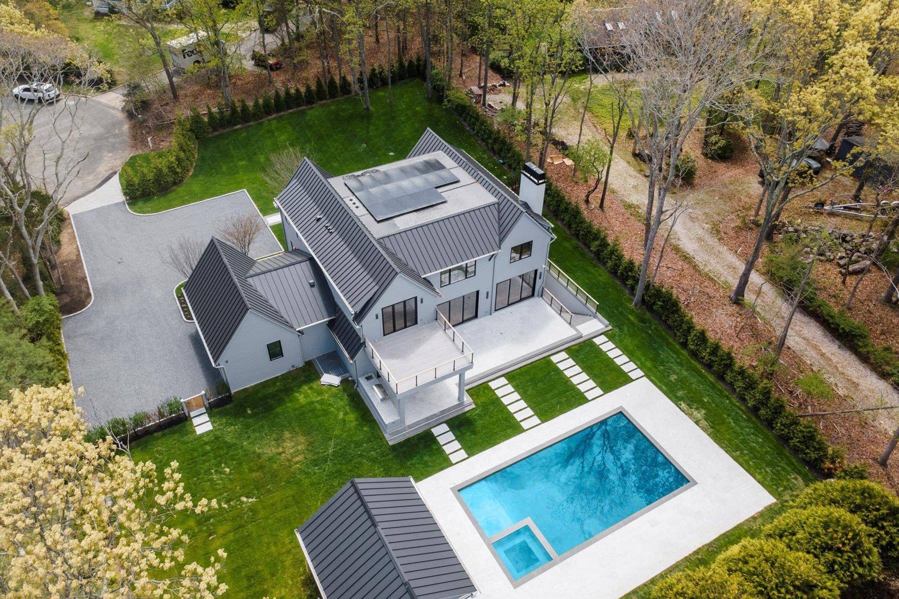 Southampton, NY 11968,8 Ashwood CT