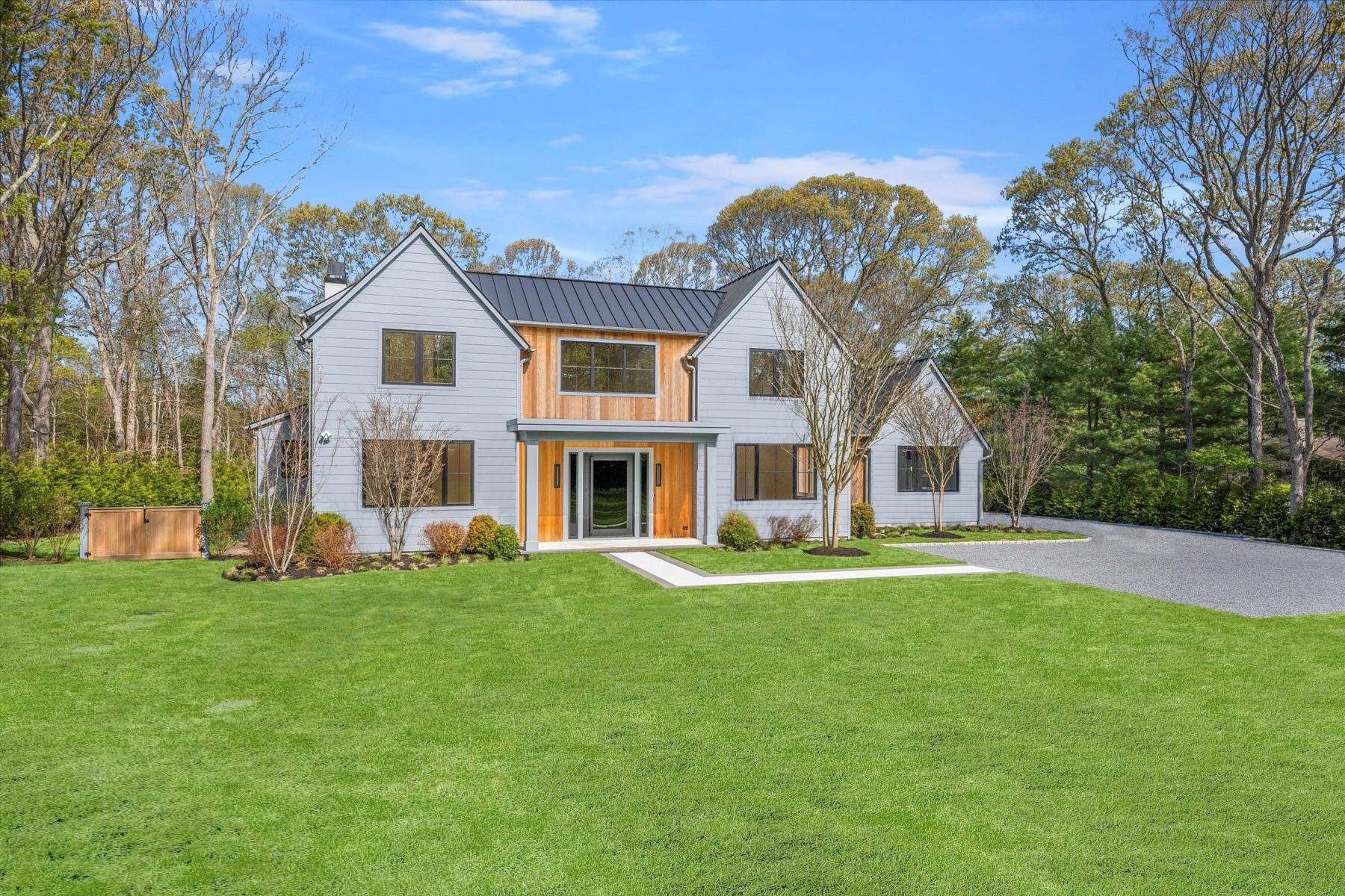Southampton, NY 11968,8 Ashwood CT