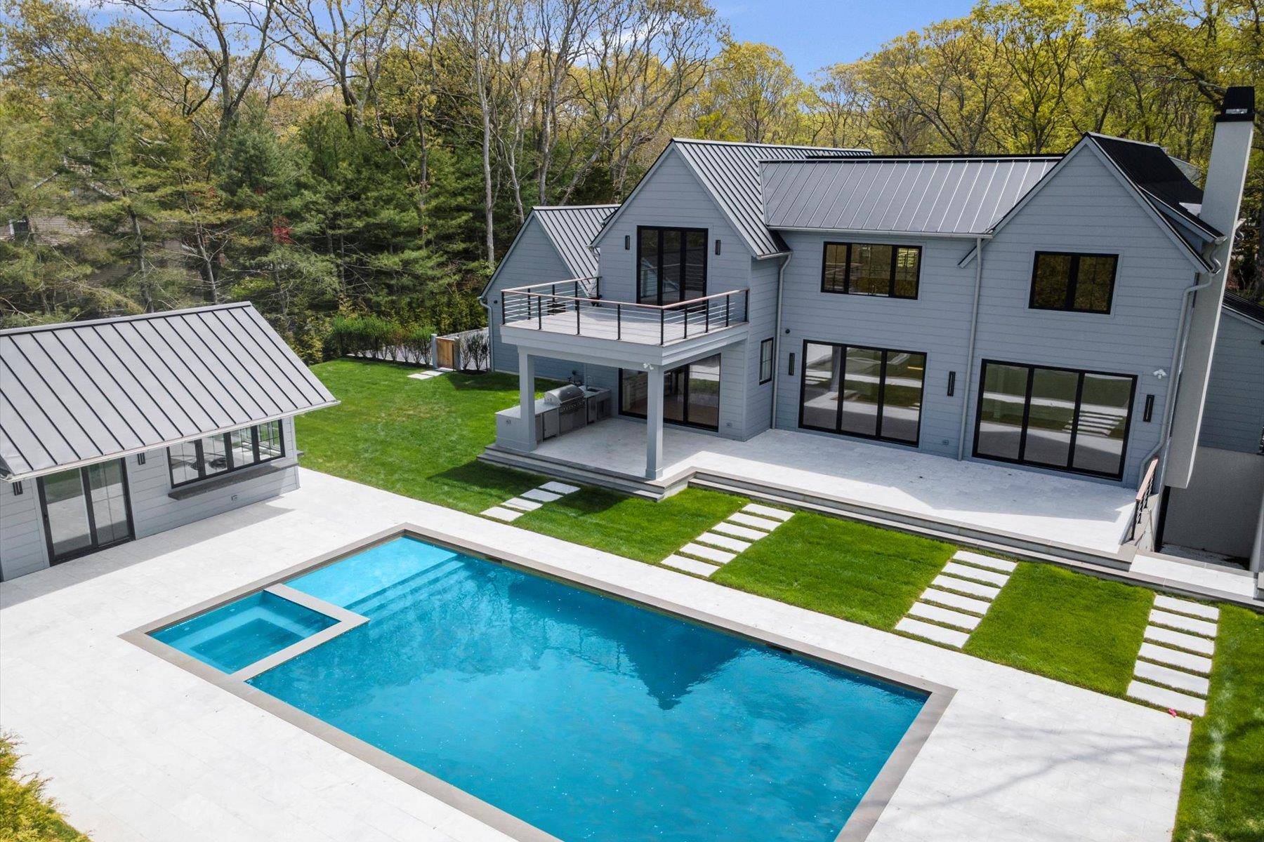 Southampton, NY 11968,8 Ashwood CT